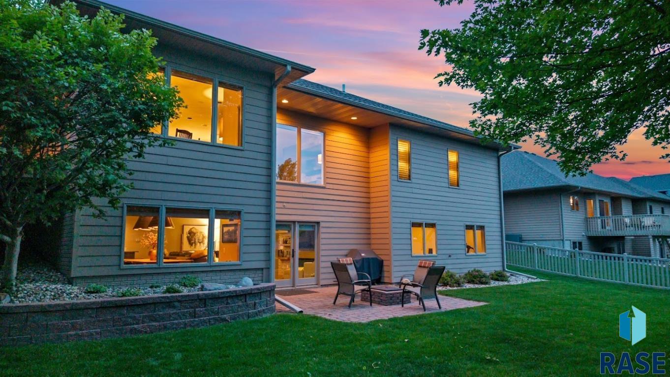 3704 S Pillsberry Ave