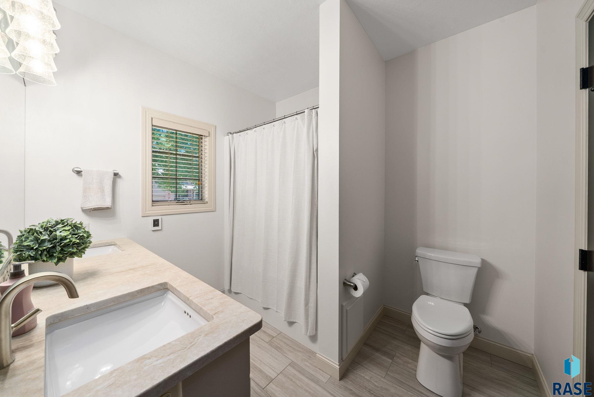 3704 S Pillsberry Ave