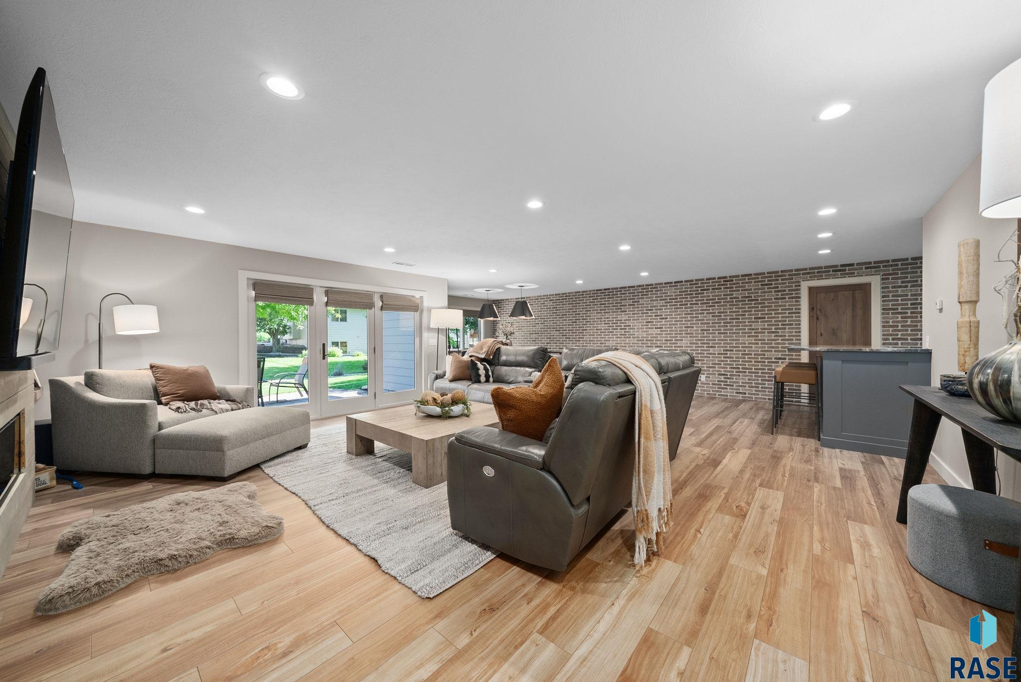 3704 S Pillsberry Ave