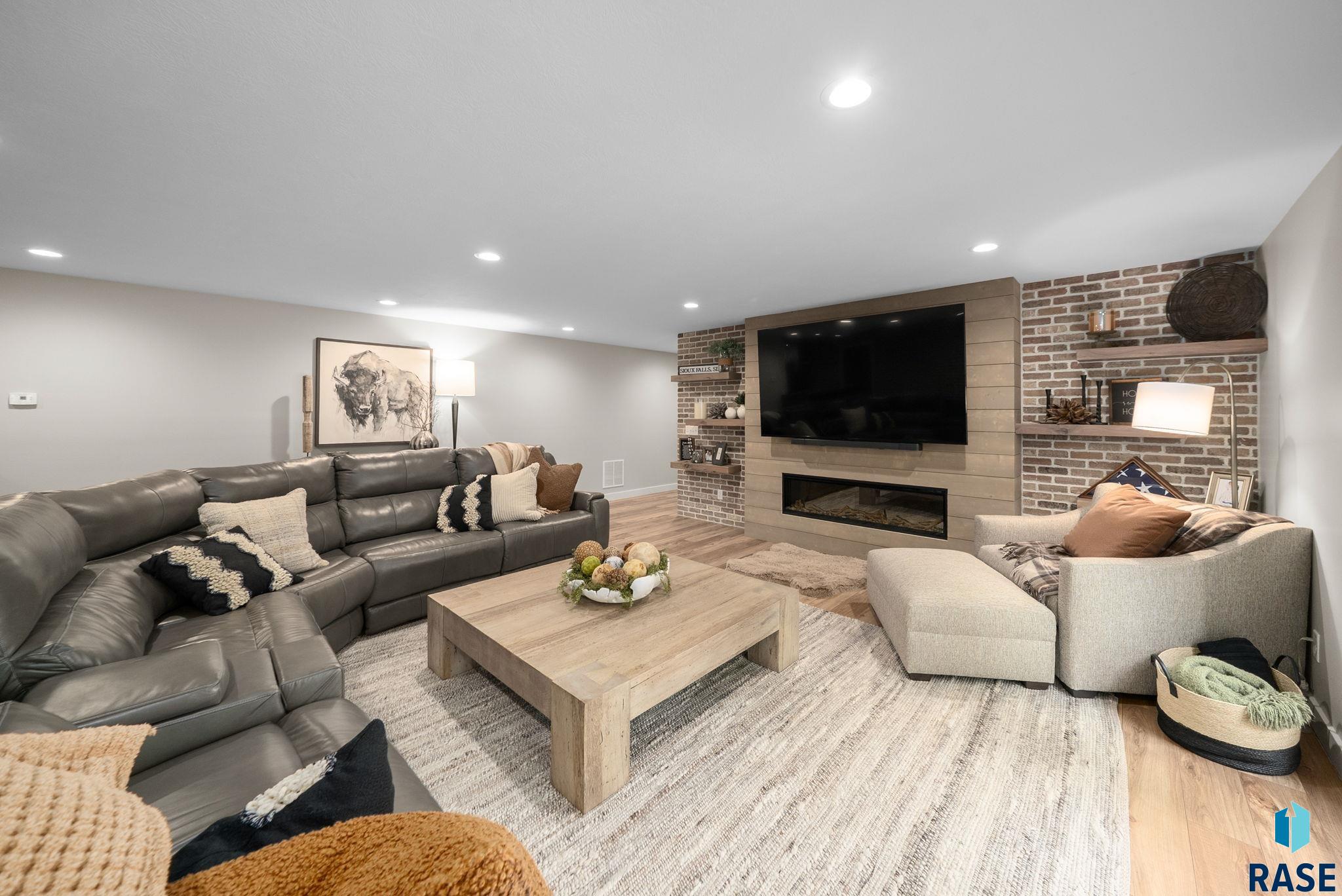 3704 S Pillsberry Ave