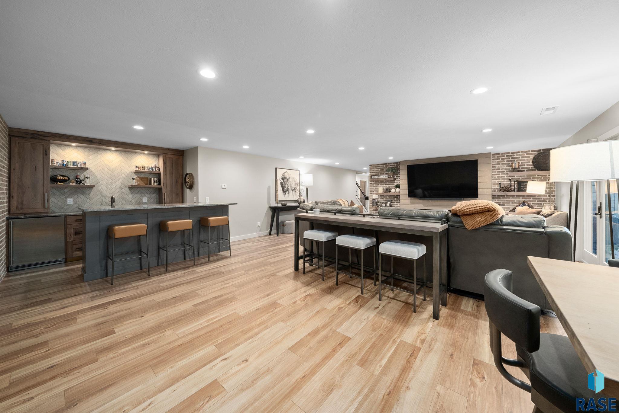 3704 S Pillsberry Ave