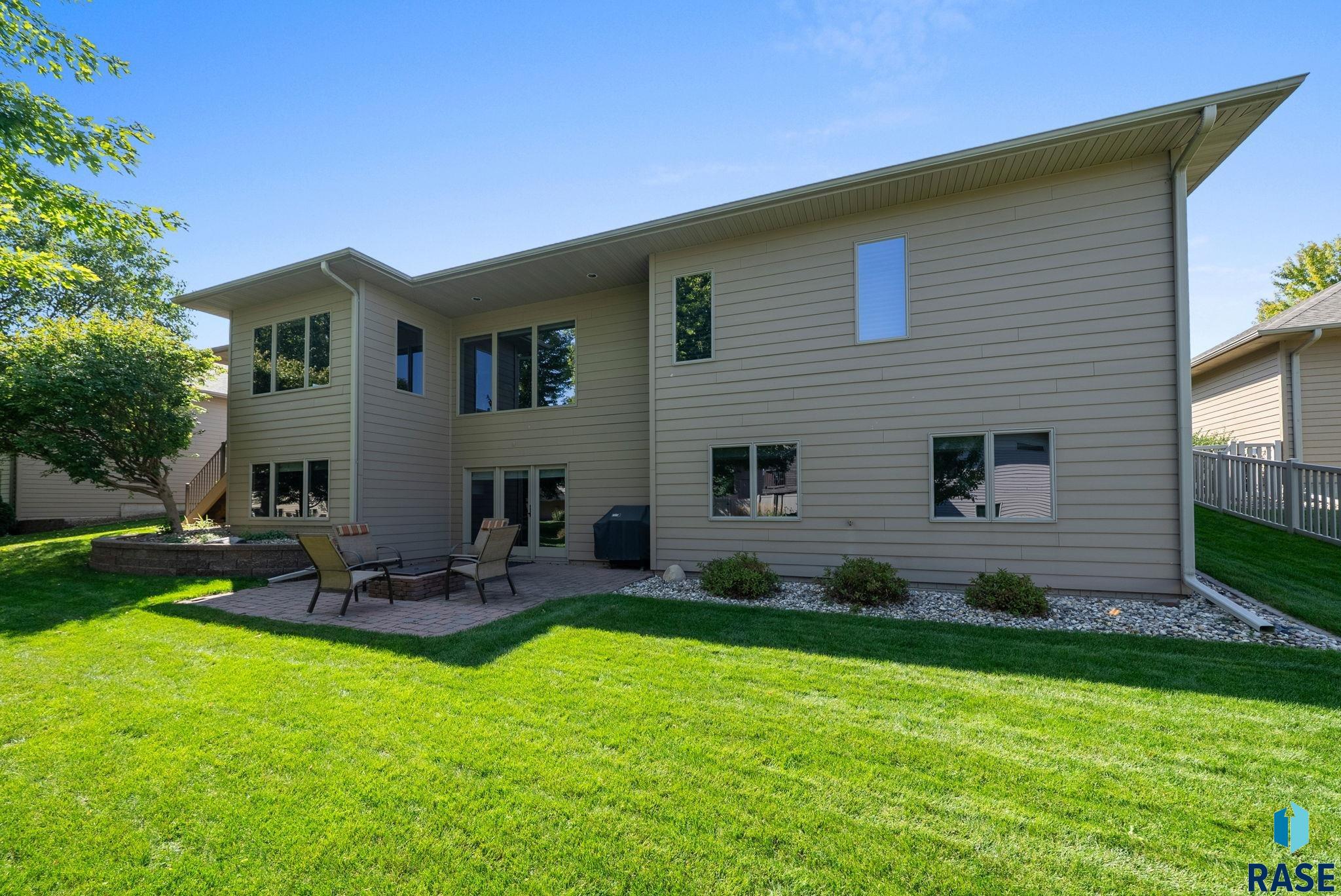 3704 S Pillsberry Ave