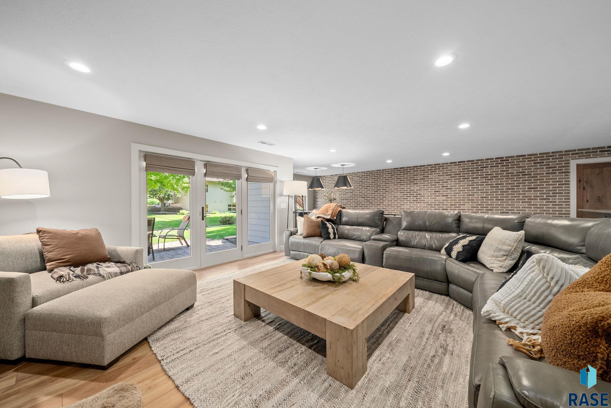 3704 S Pillsberry Ave