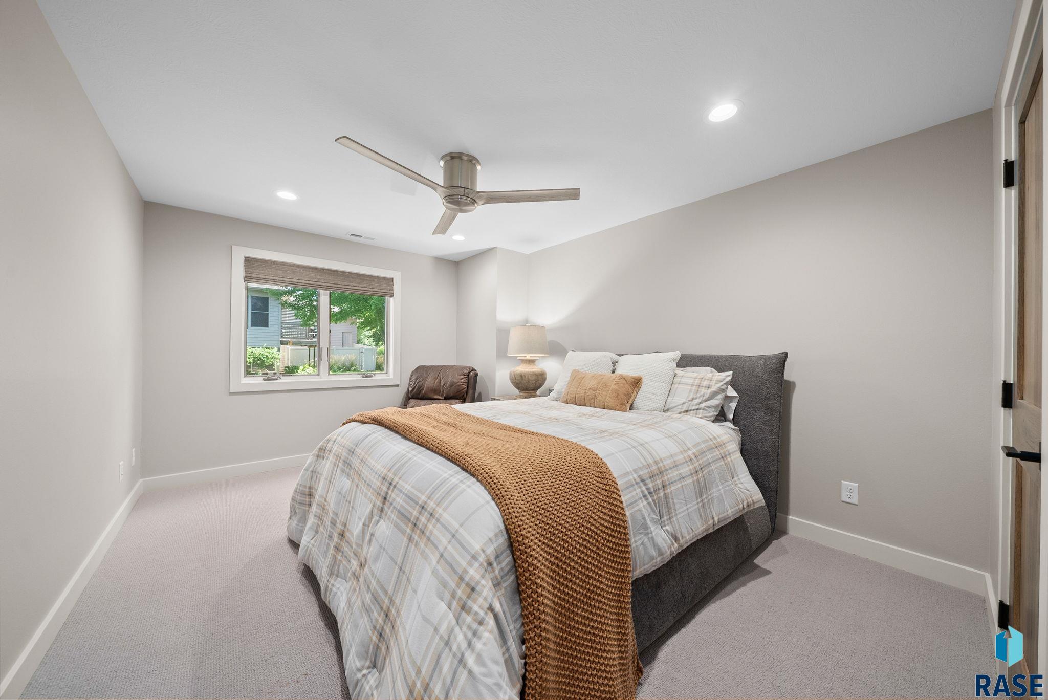 3704 S Pillsberry Ave