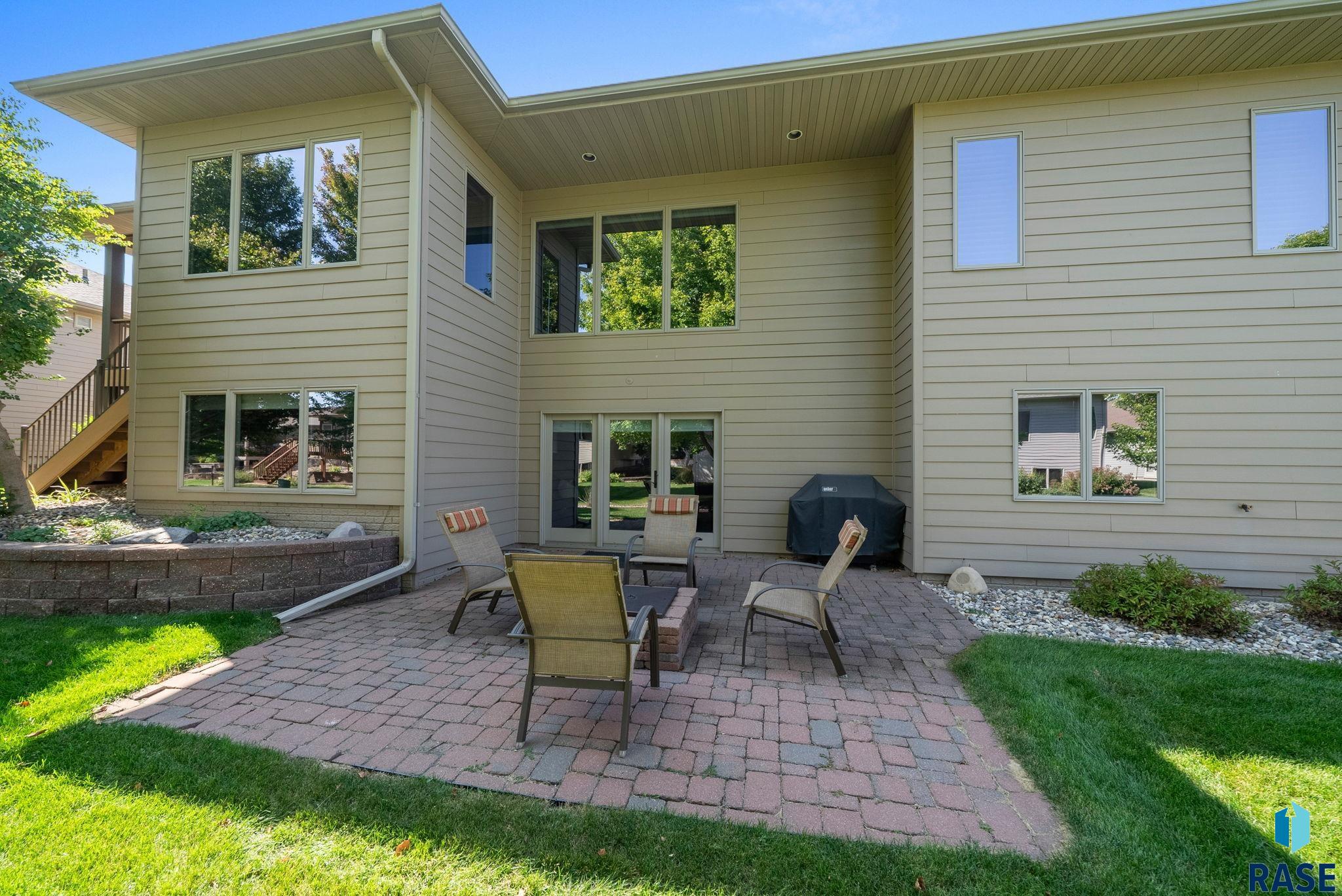 3704 S Pillsberry Ave