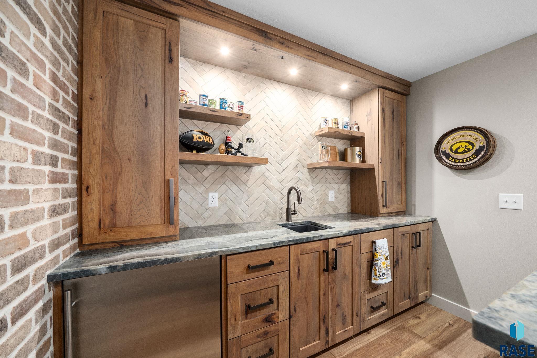 3704 S Pillsberry Ave