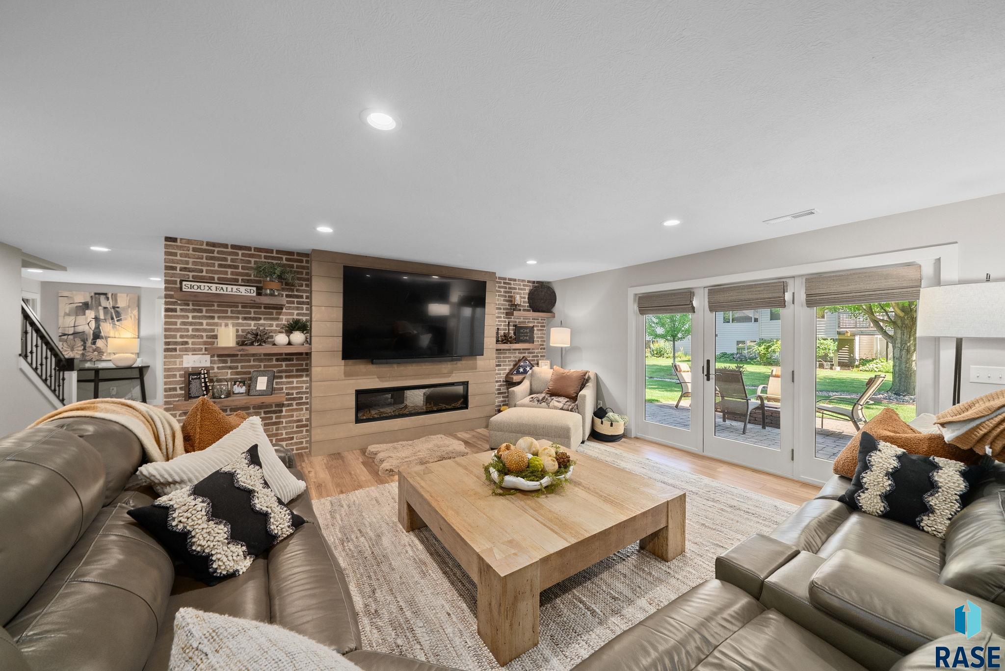 3704 S Pillsberry Ave