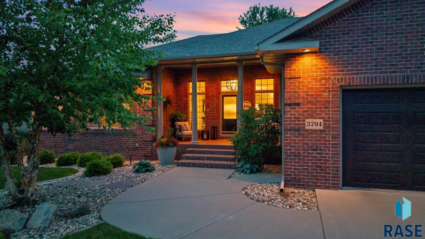 3704 S Pillsberry Ave