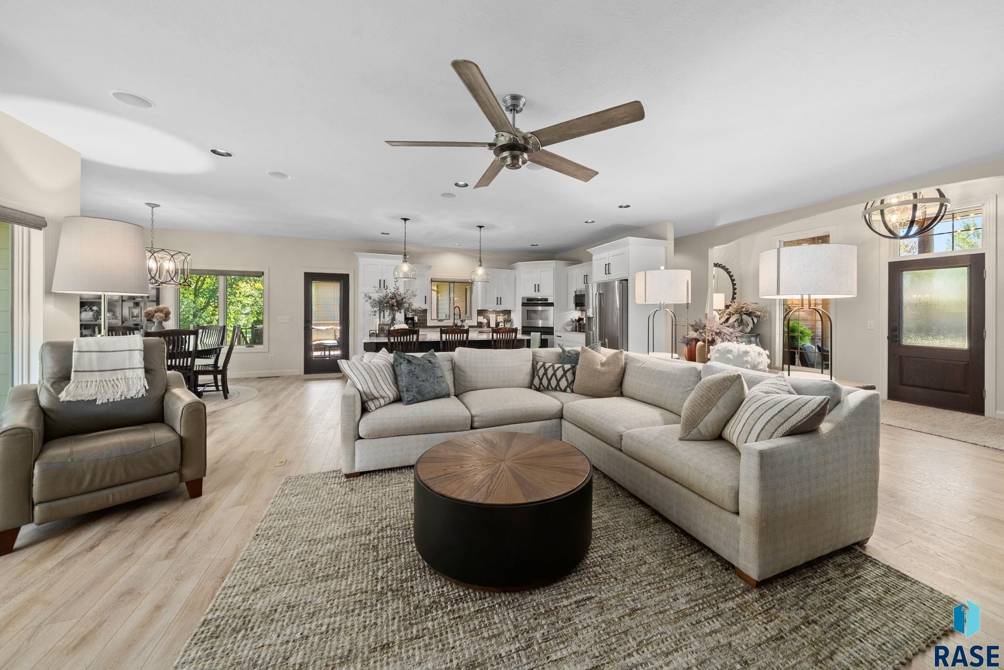 3704 S Pillsberry Ave