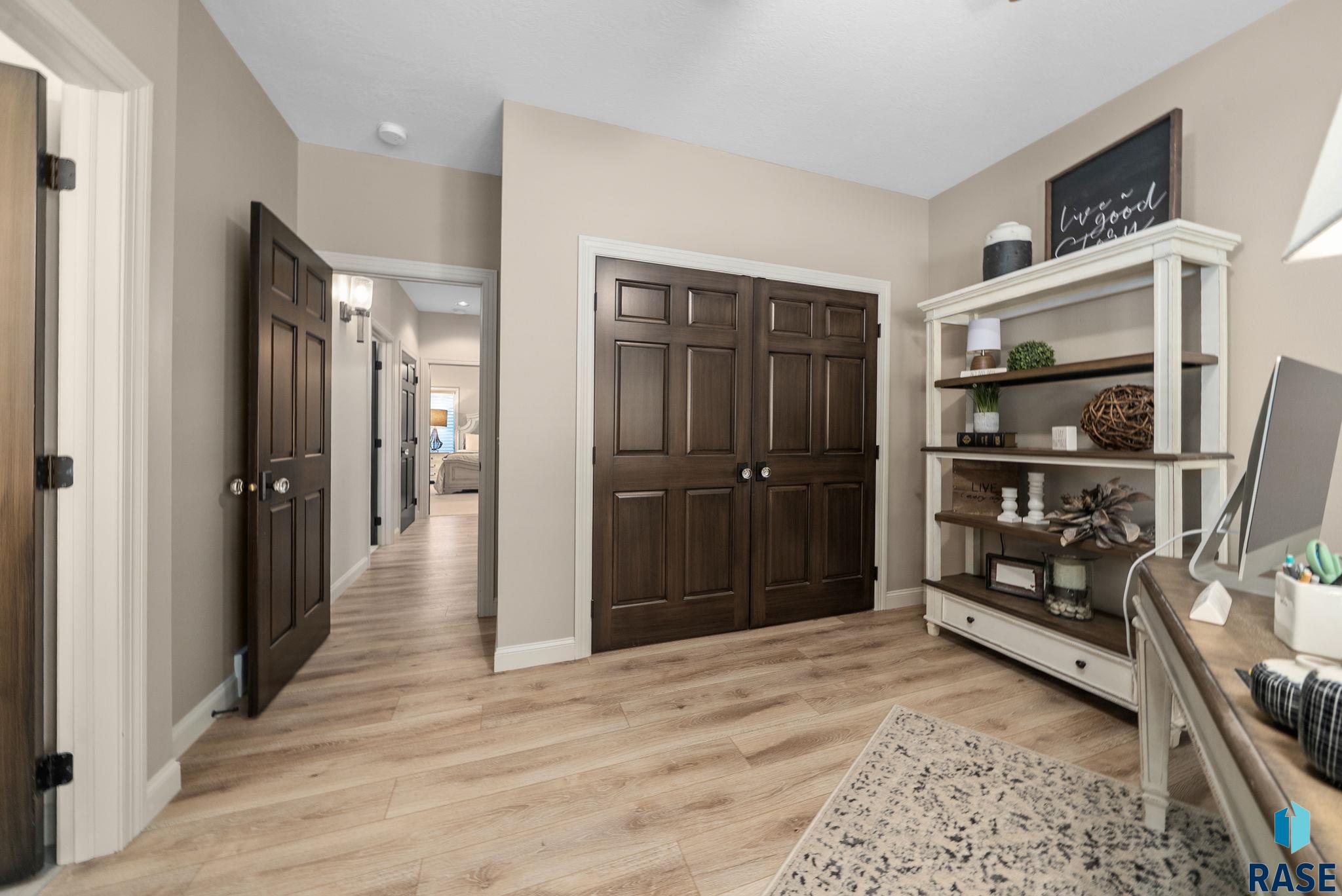 3704 S Pillsberry Ave