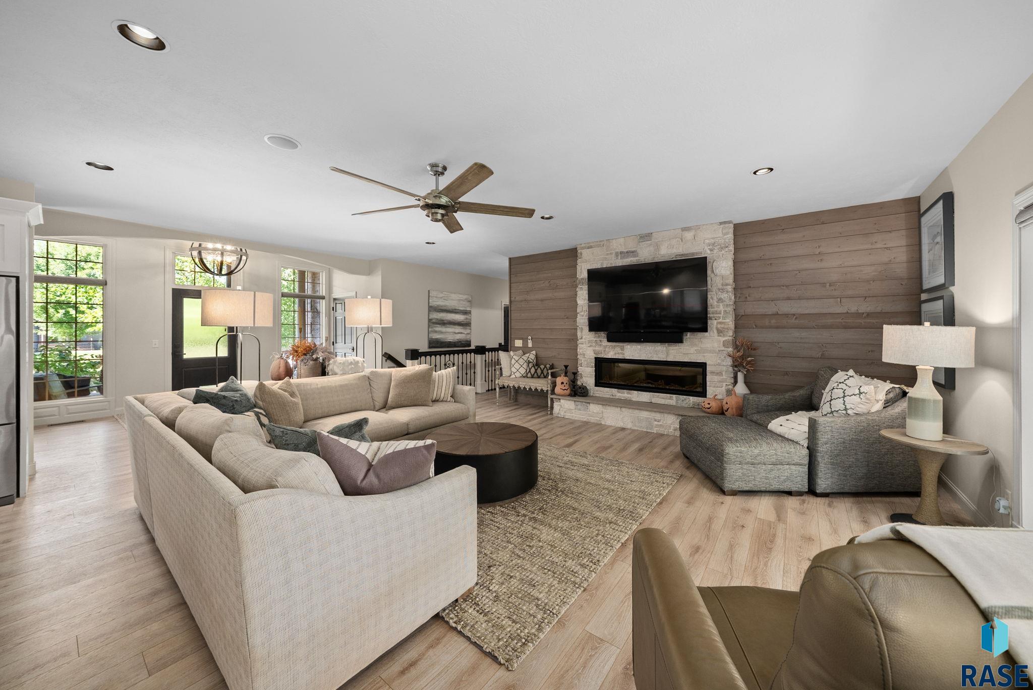 3704 S Pillsberry Ave