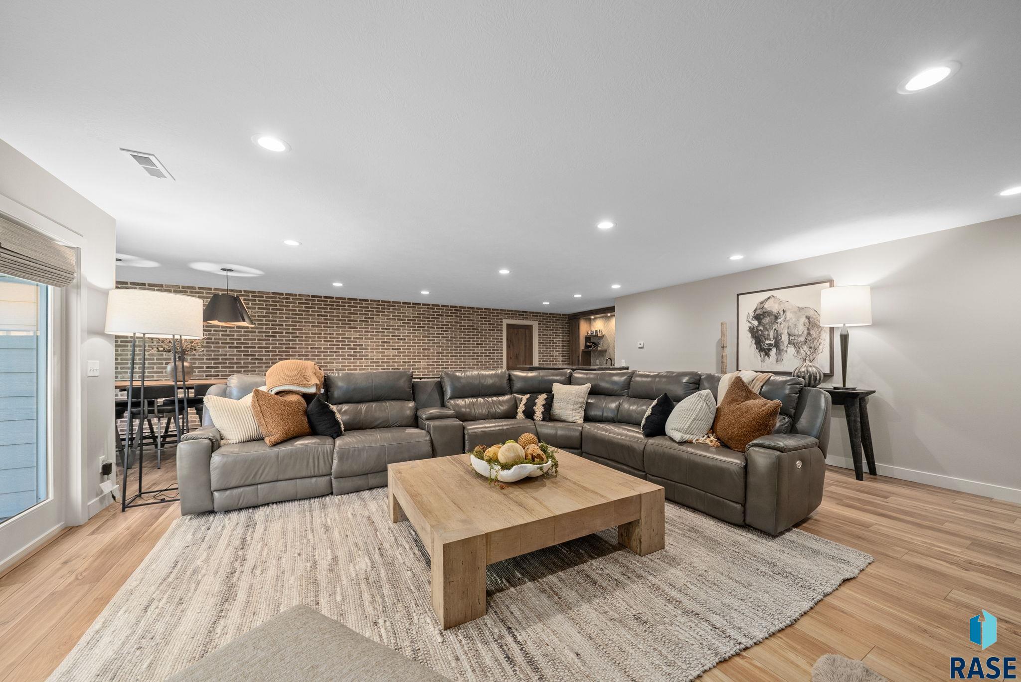 3704 S Pillsberry Ave