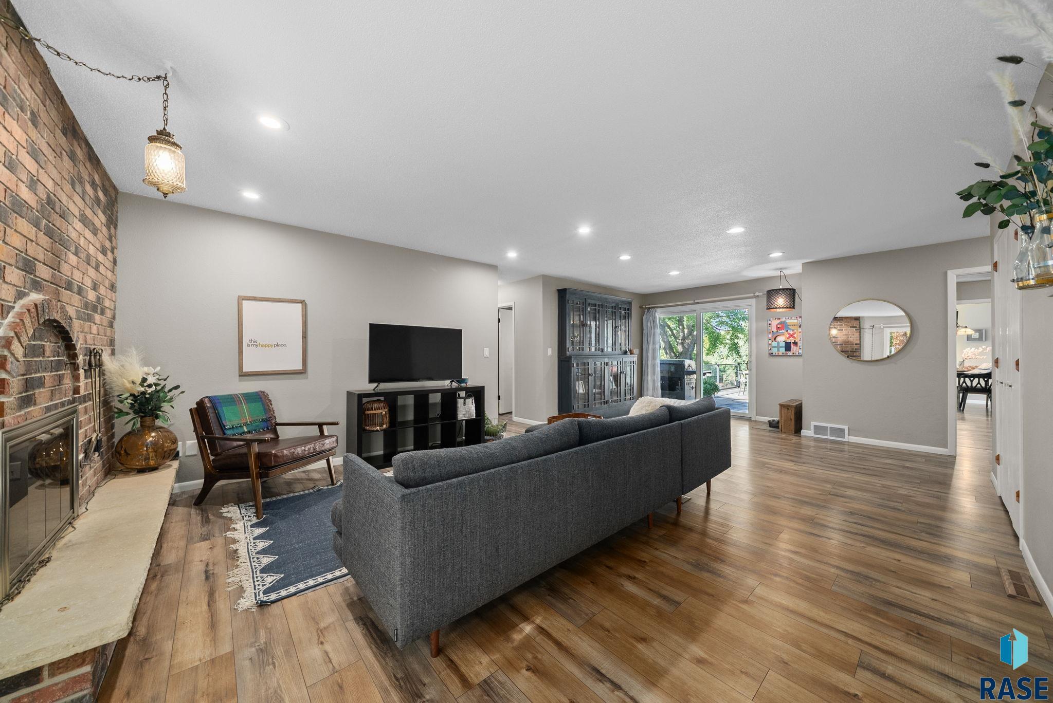 505 E Sunnybrook Dr