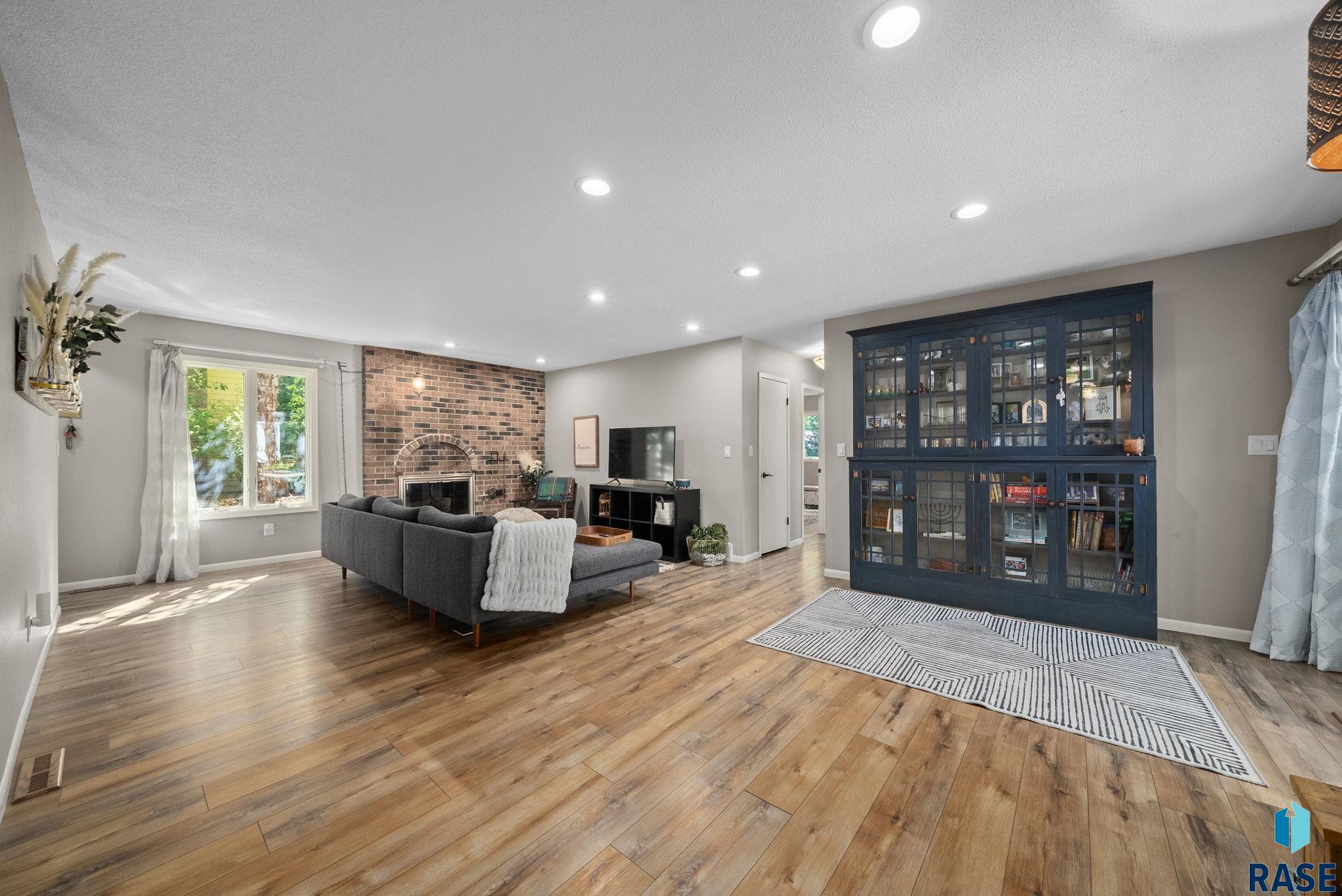 505 E Sunnybrook Dr