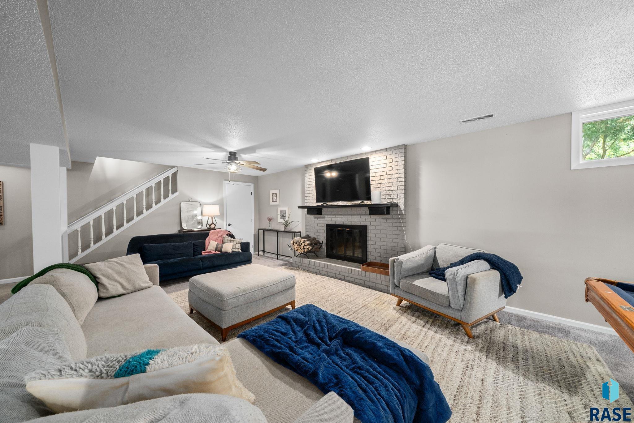 505 E Sunnybrook Dr