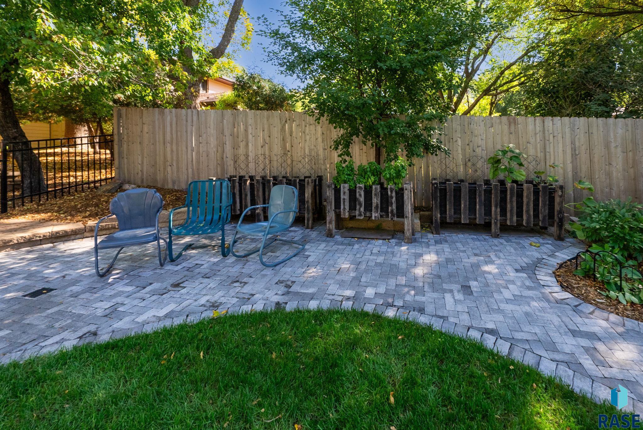 505 E Sunnybrook Dr