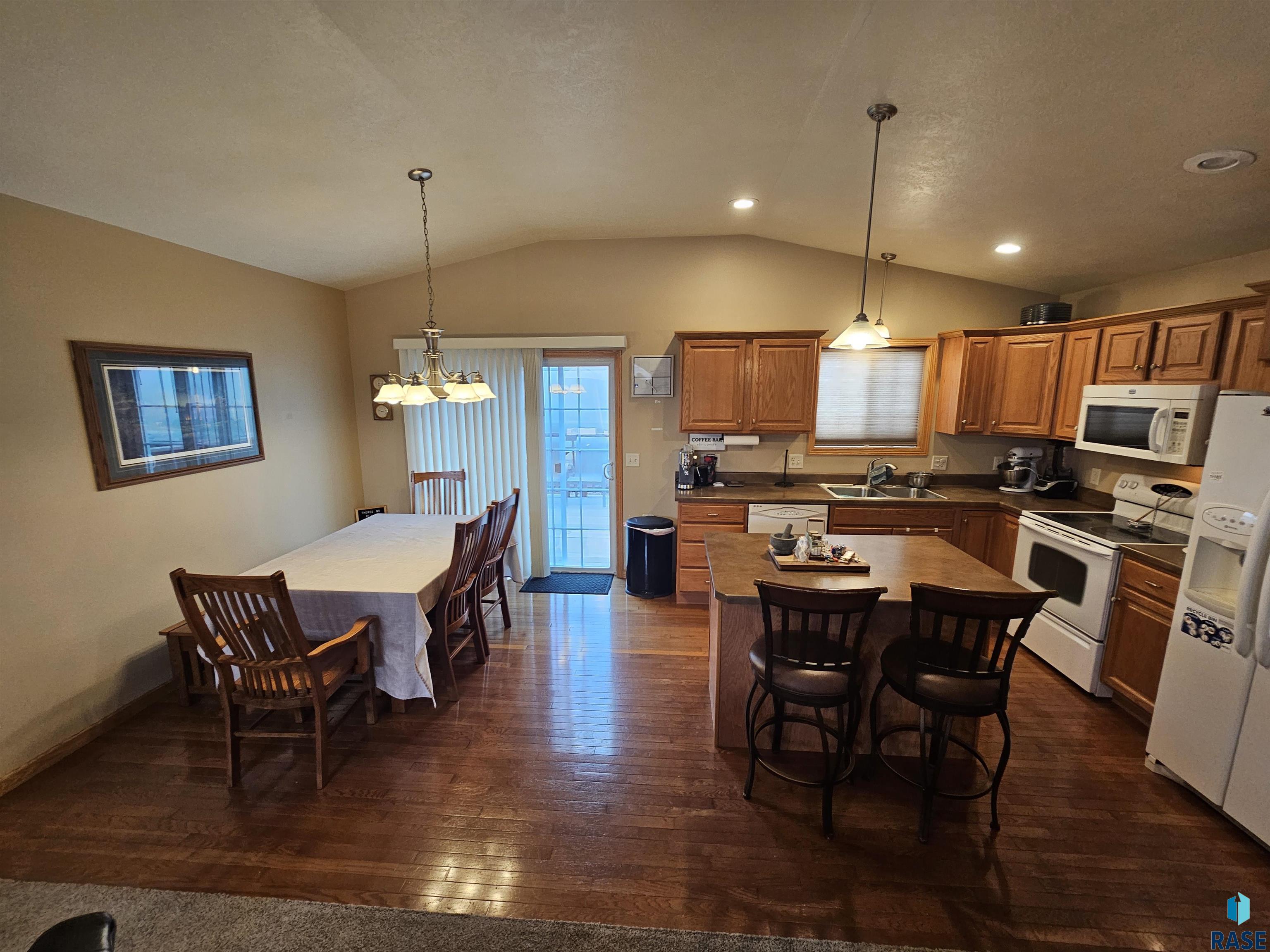 605 main Ave S S
