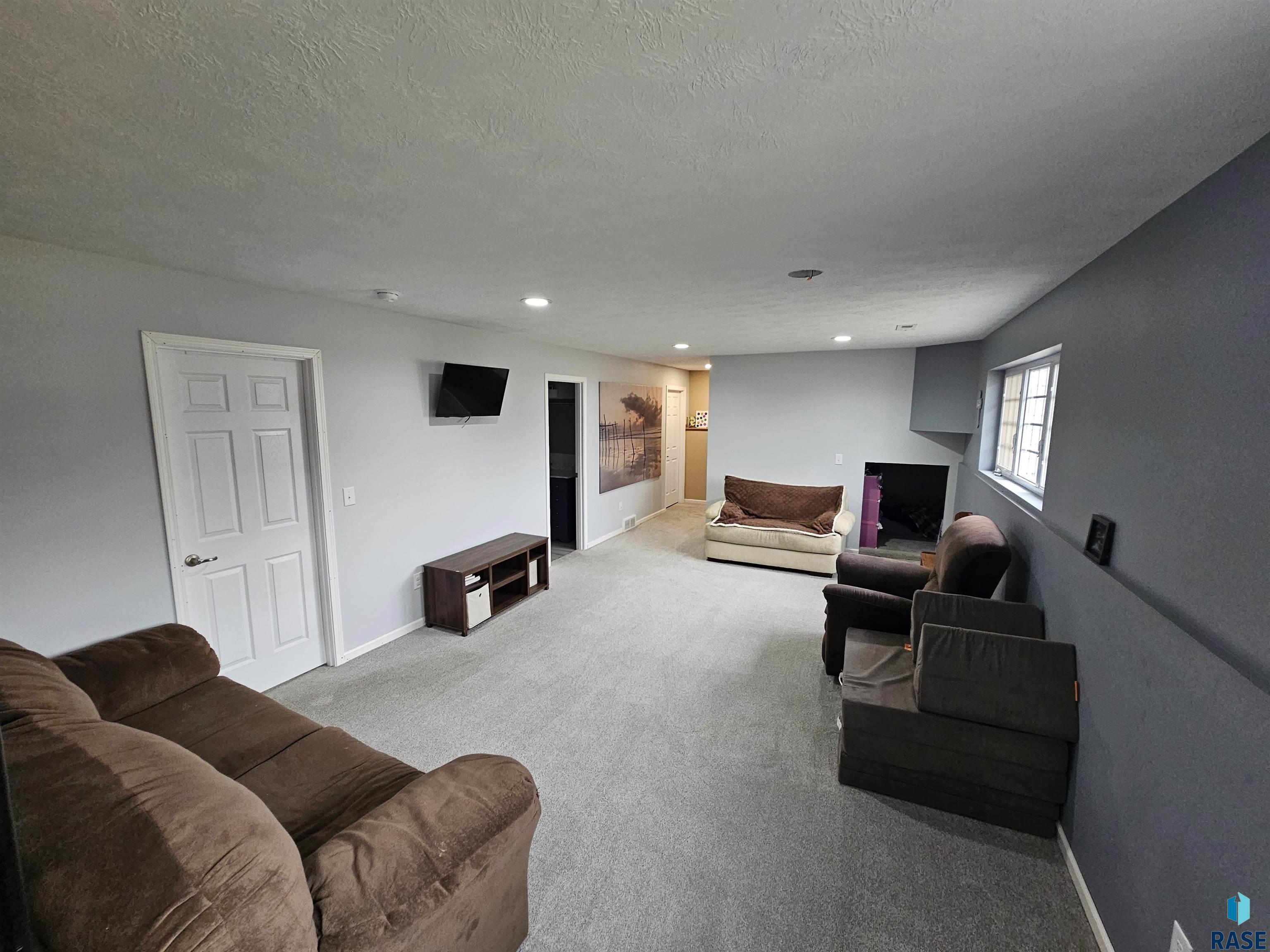 605 main Ave S S