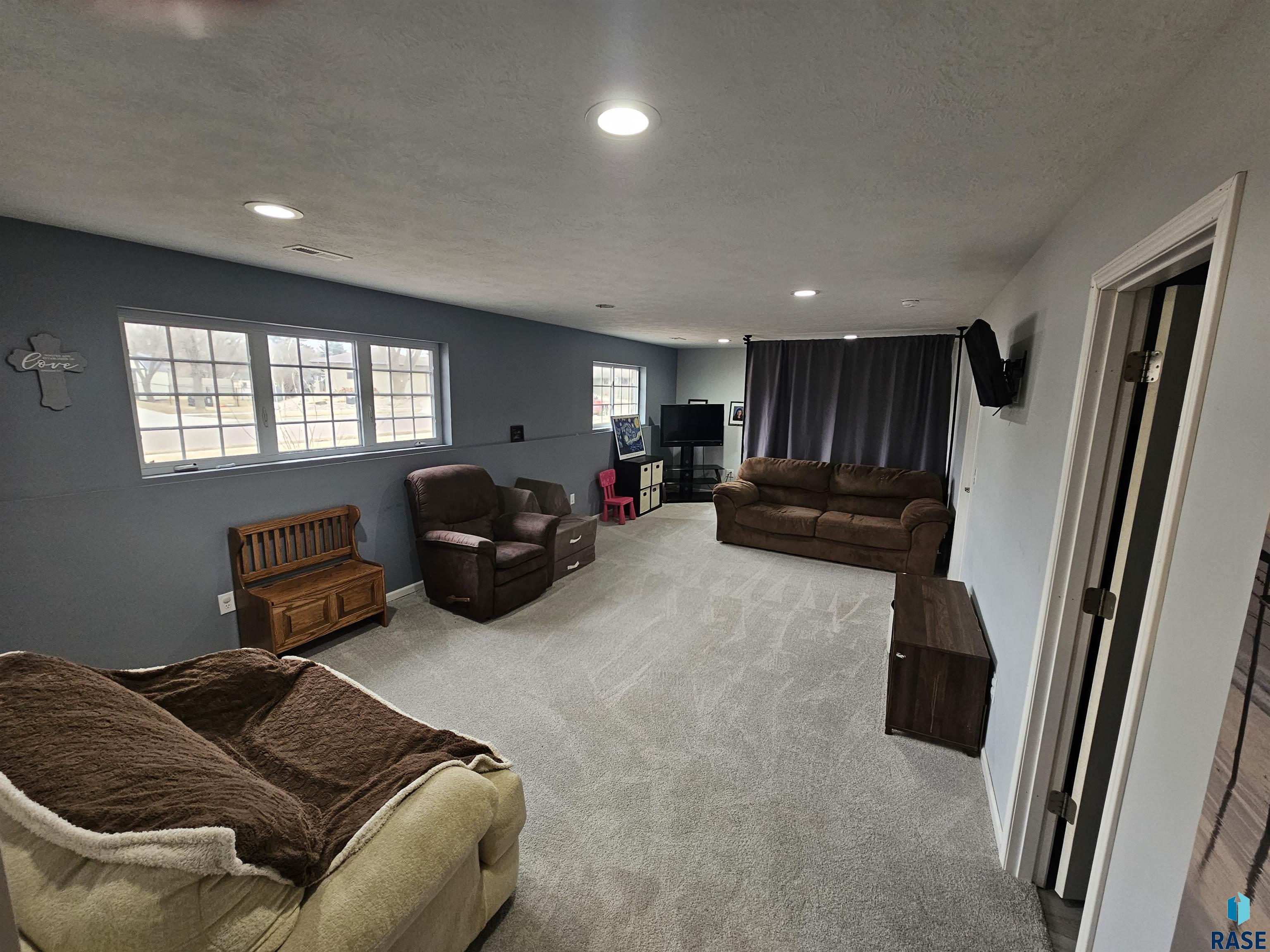605 main Ave S S