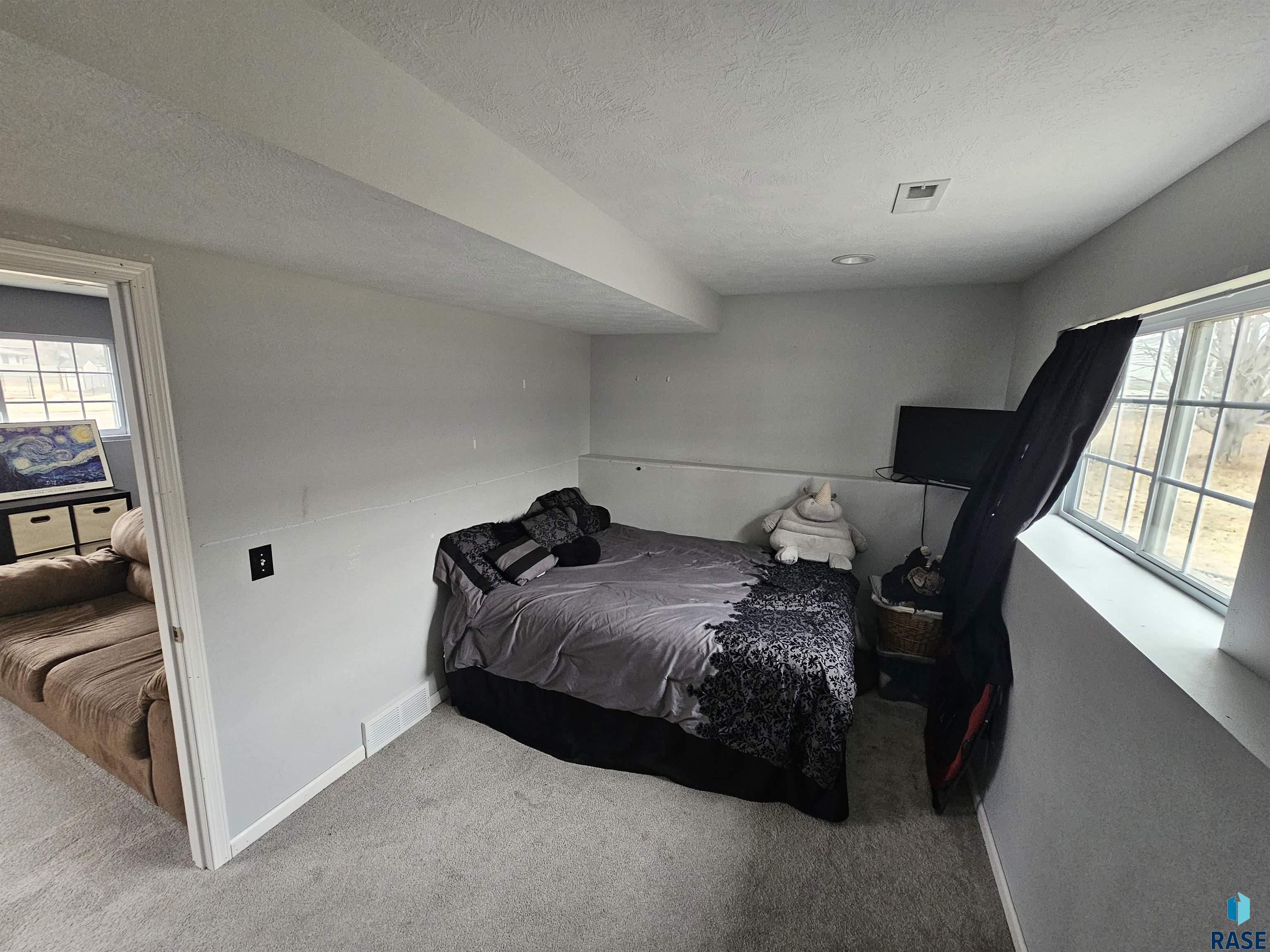 605 main Ave S S