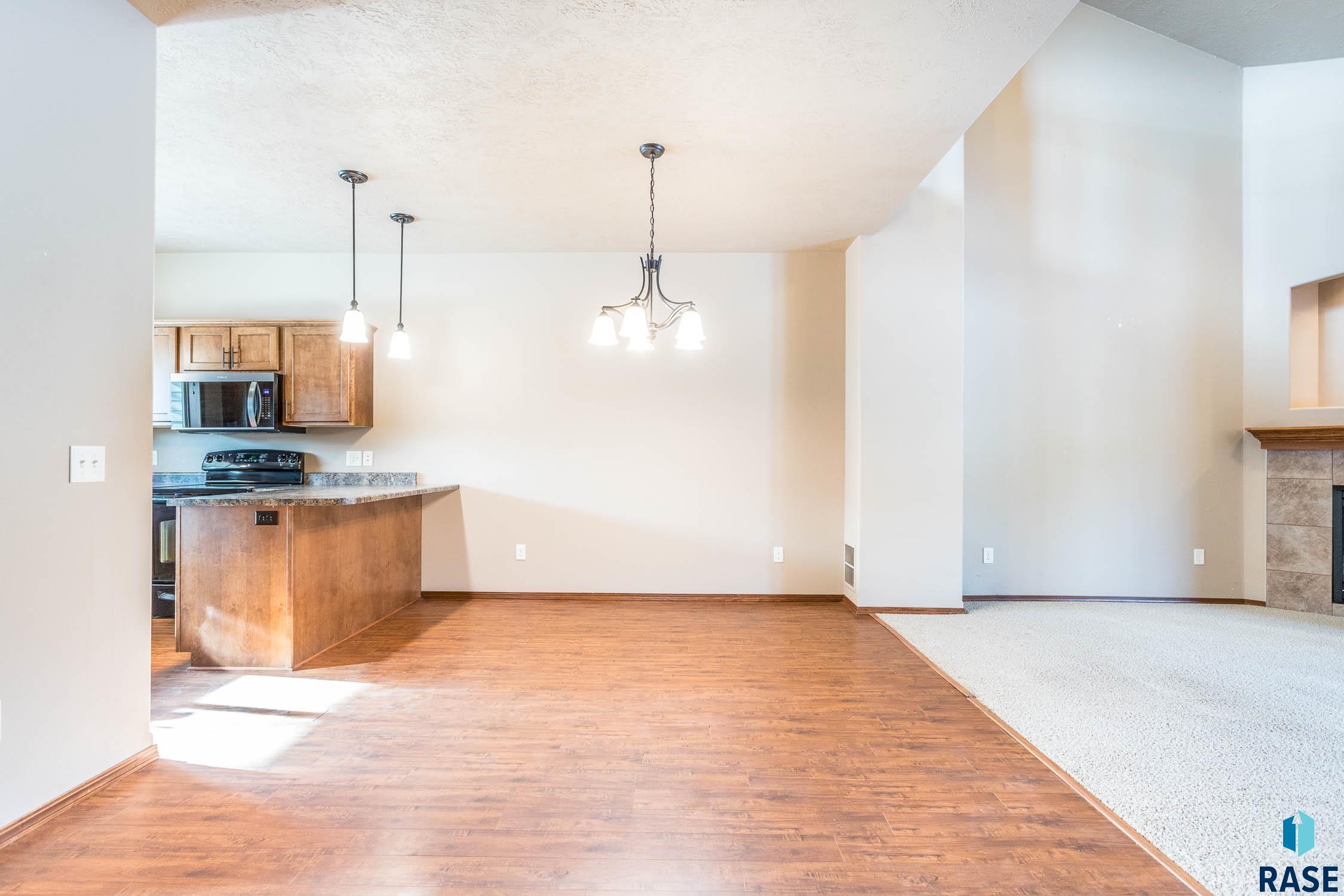 2704 E Tranquility Pl