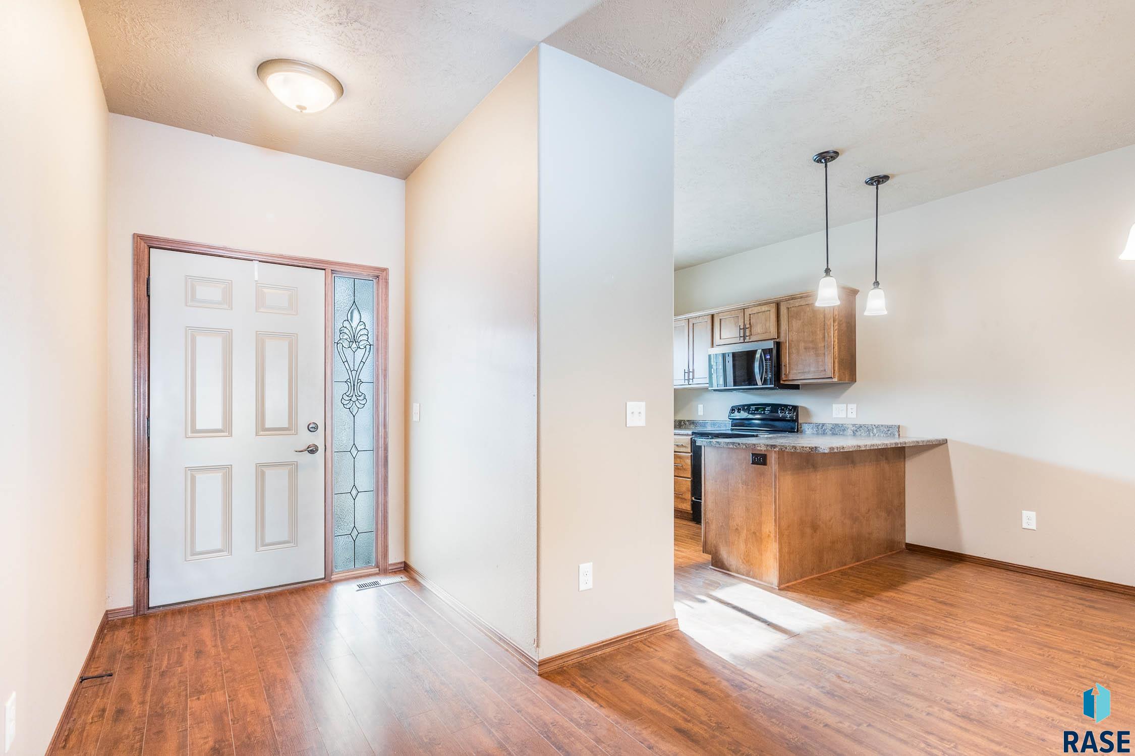 2704 E Tranquility Pl