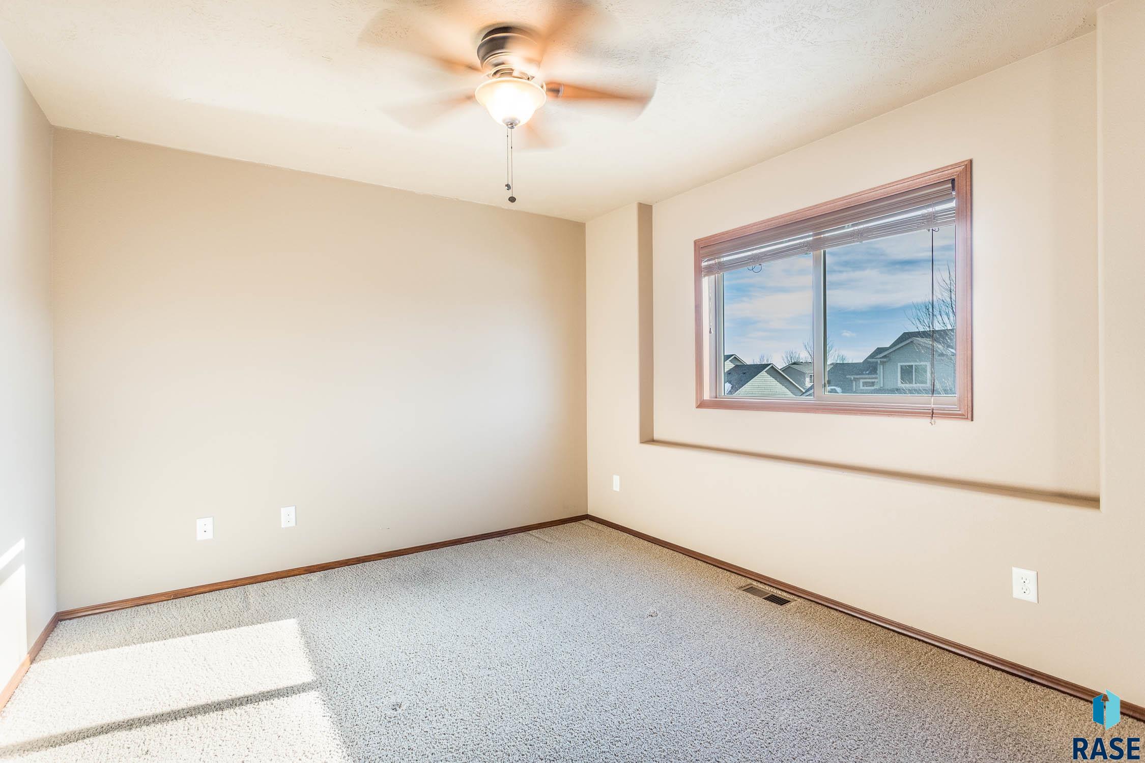 2704 E Tranquility Pl