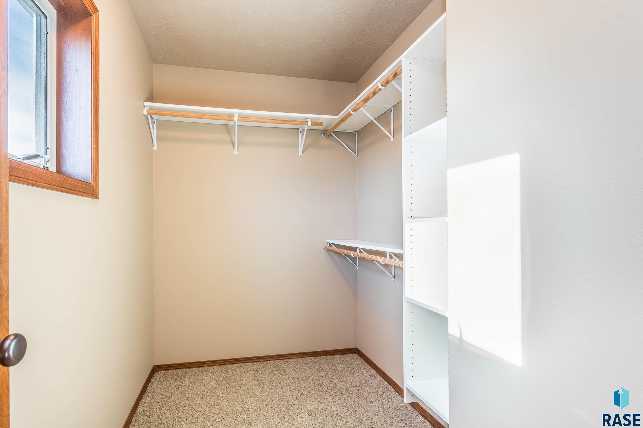 2704 E Tranquility Pl