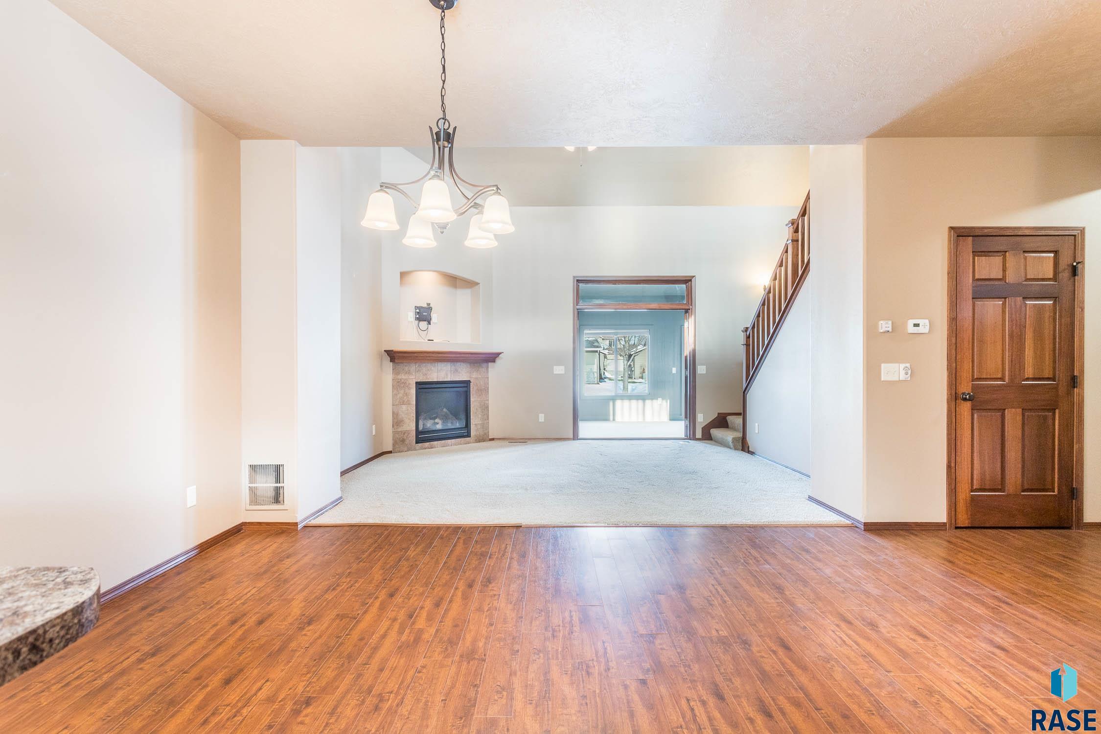 2704 E Tranquility Pl