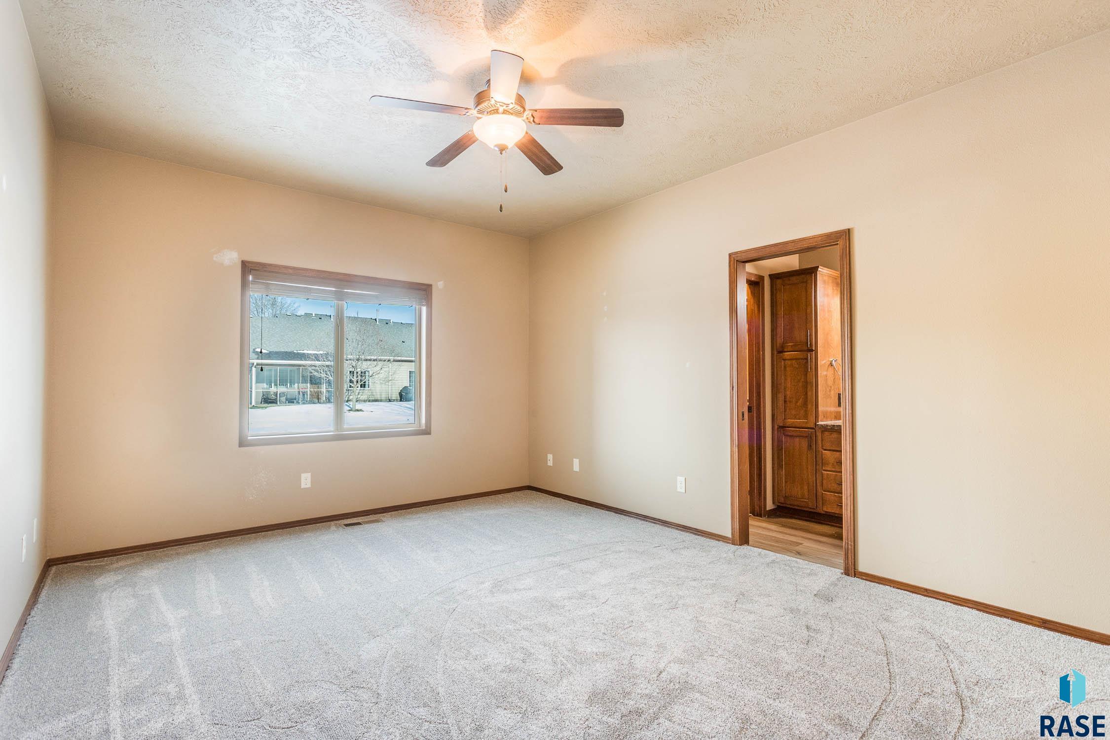 2704 E Tranquility Pl