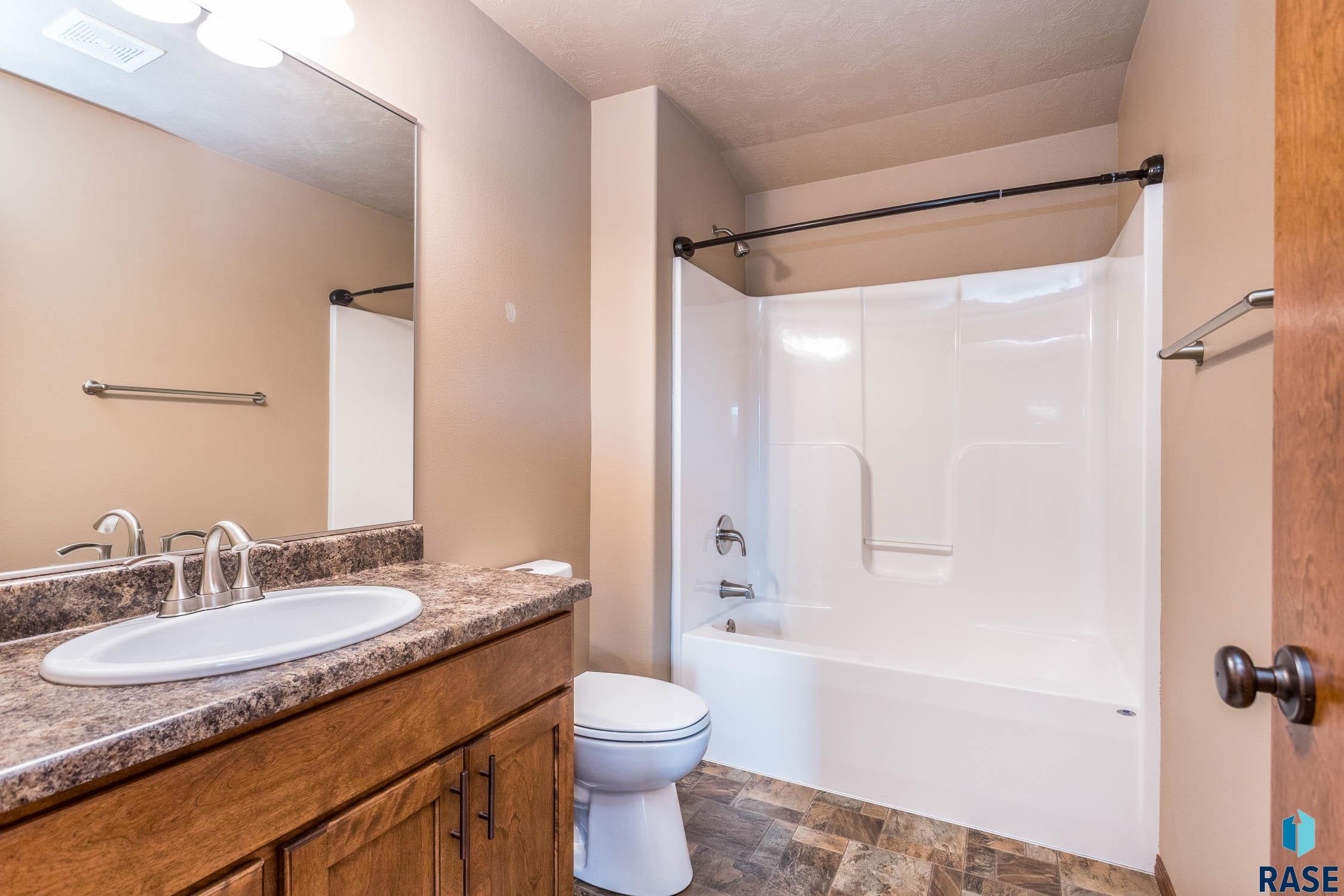 2704 E Tranquility Pl