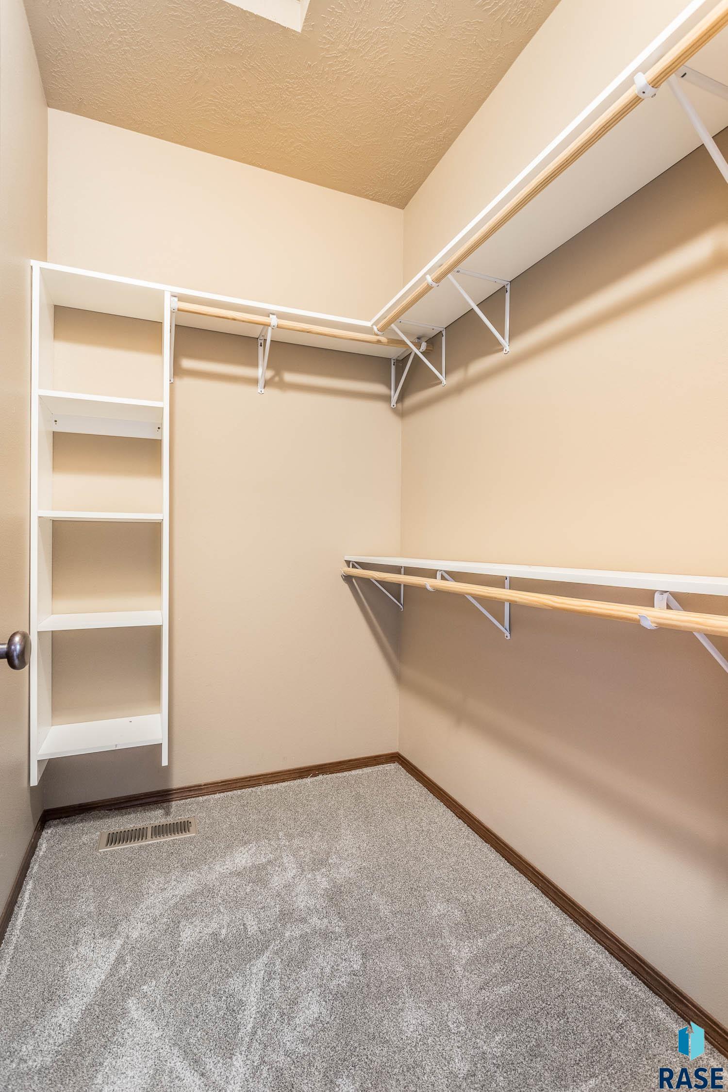 2704 E Tranquility Pl