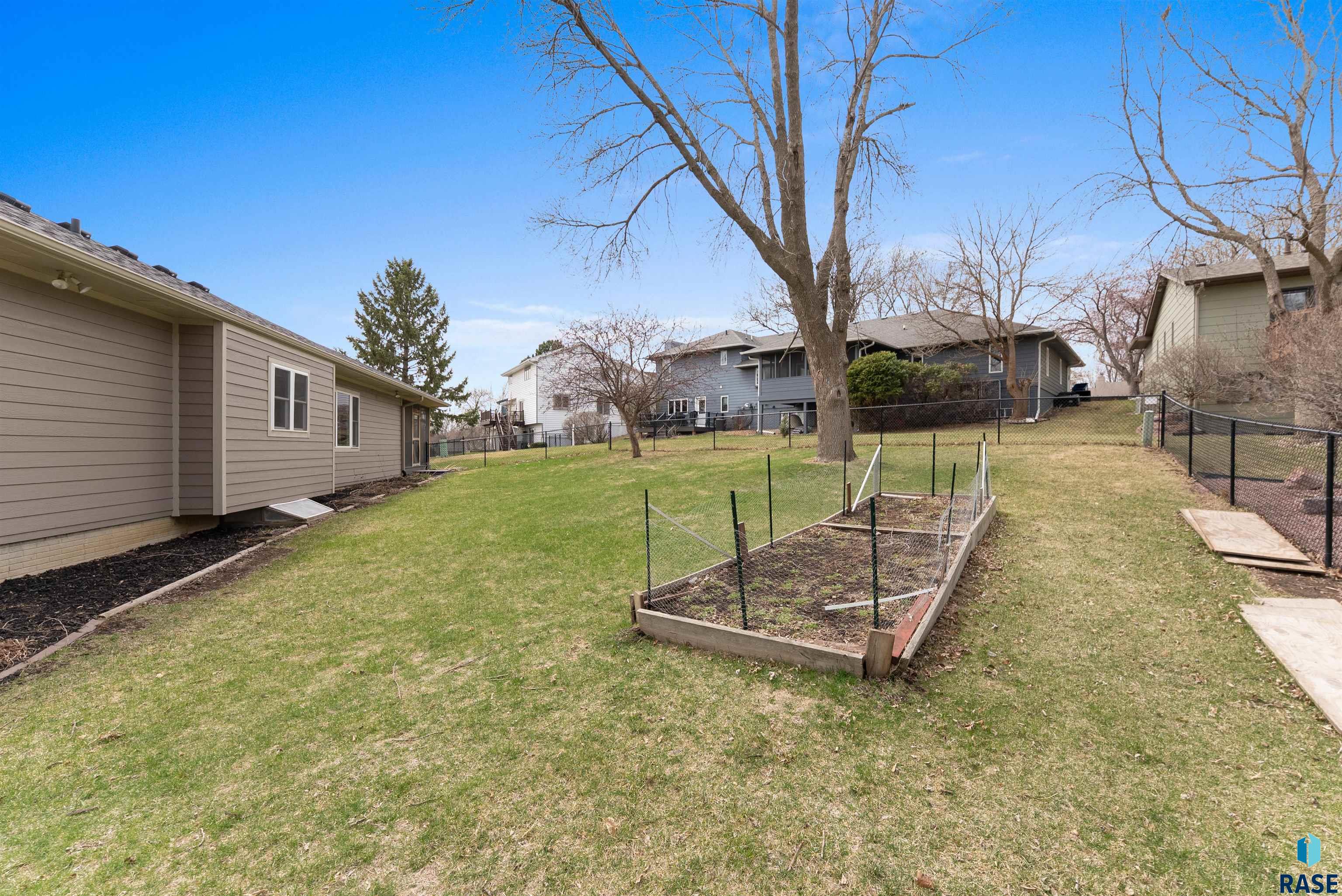 1123 E Plum Creek Cir