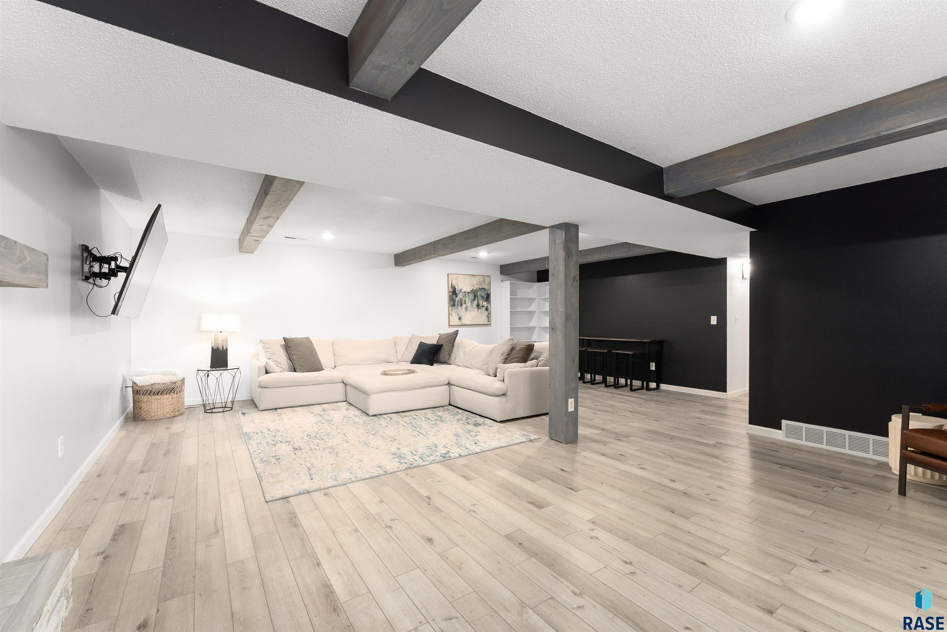 1123 E Plum Creek Cir