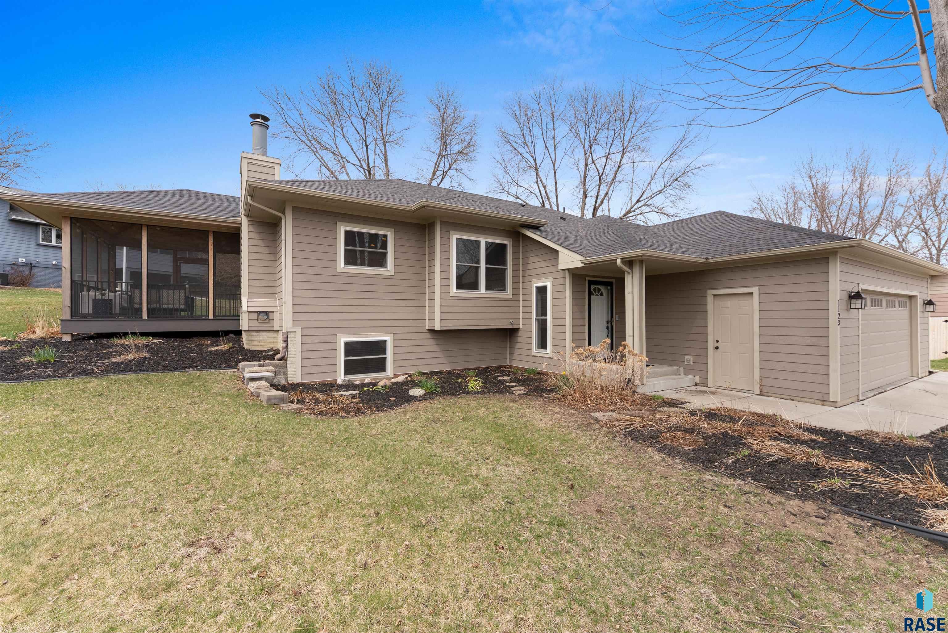 1123 E Plum Creek Cir