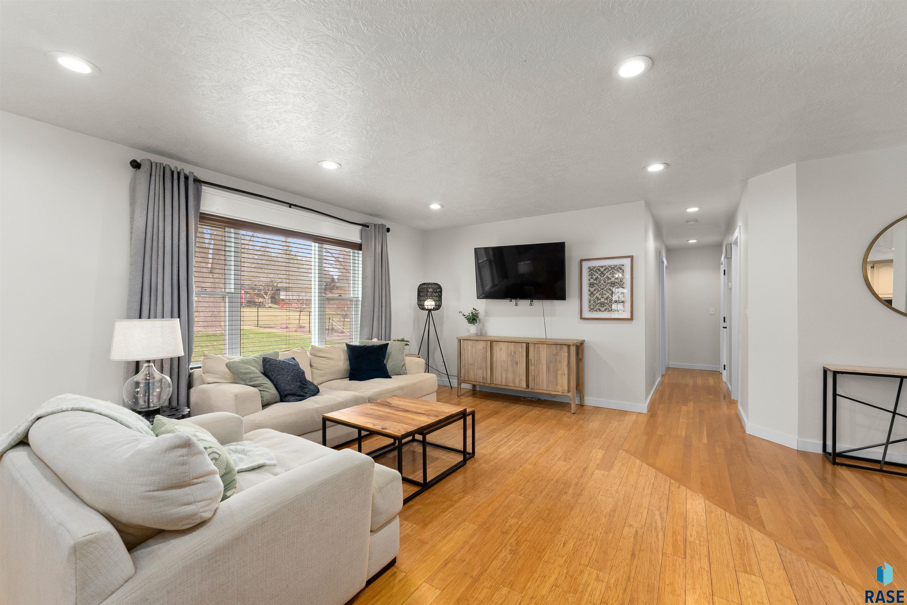 1123 E Plum Creek Cir