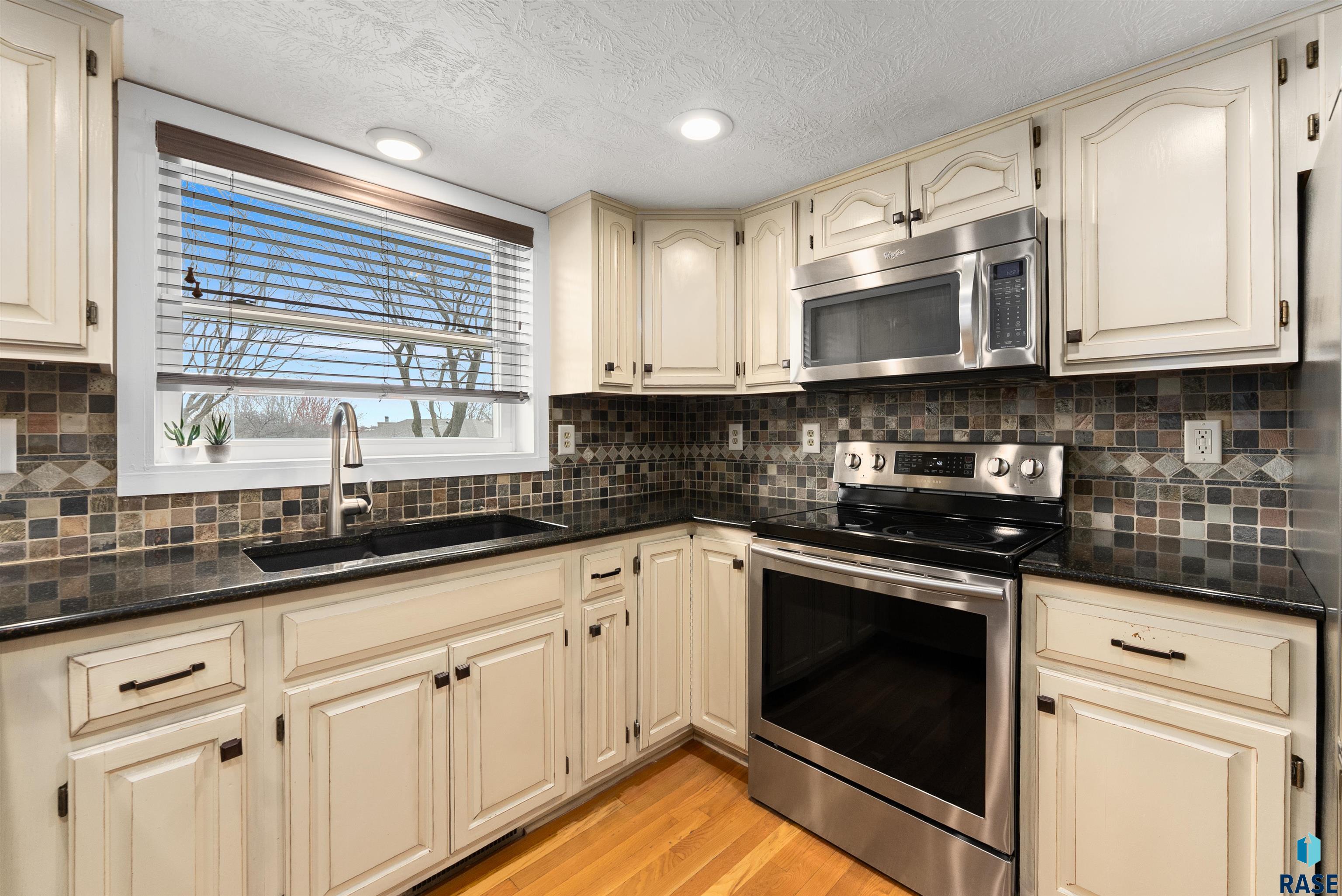 1123 E Plum Creek Cir