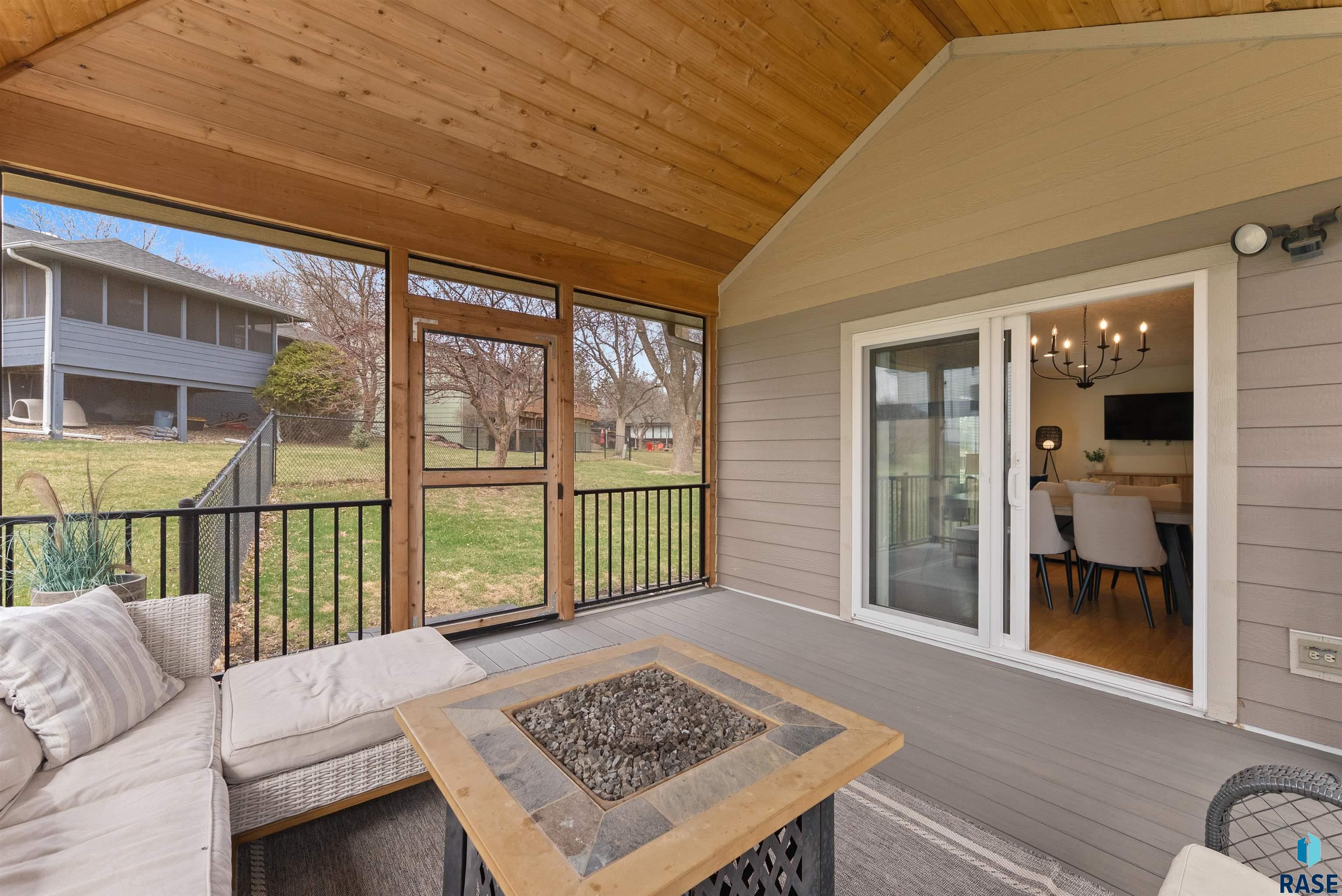 1123 E Plum Creek Cir