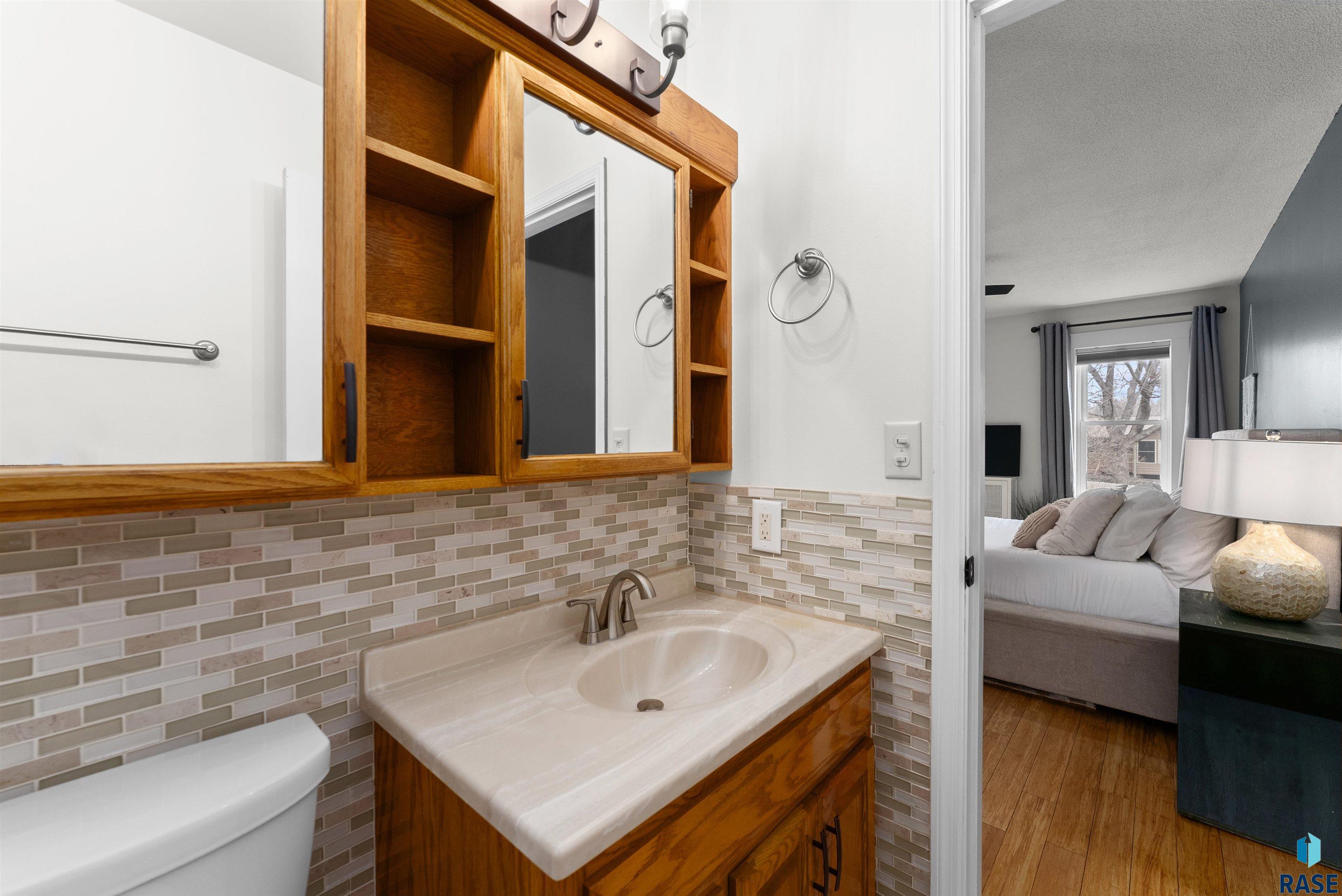 1123 E Plum Creek Cir