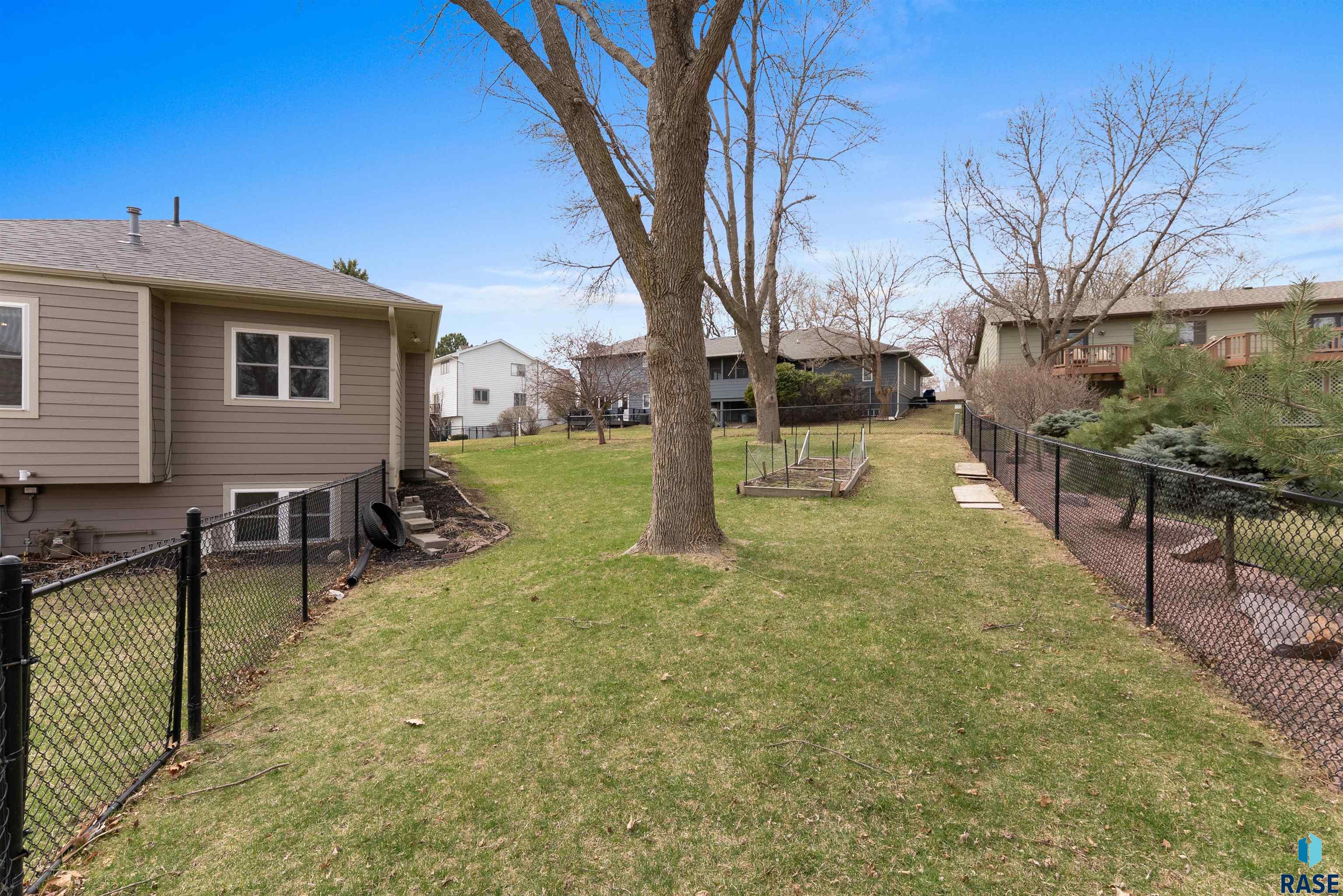 1123 E Plum Creek Cir