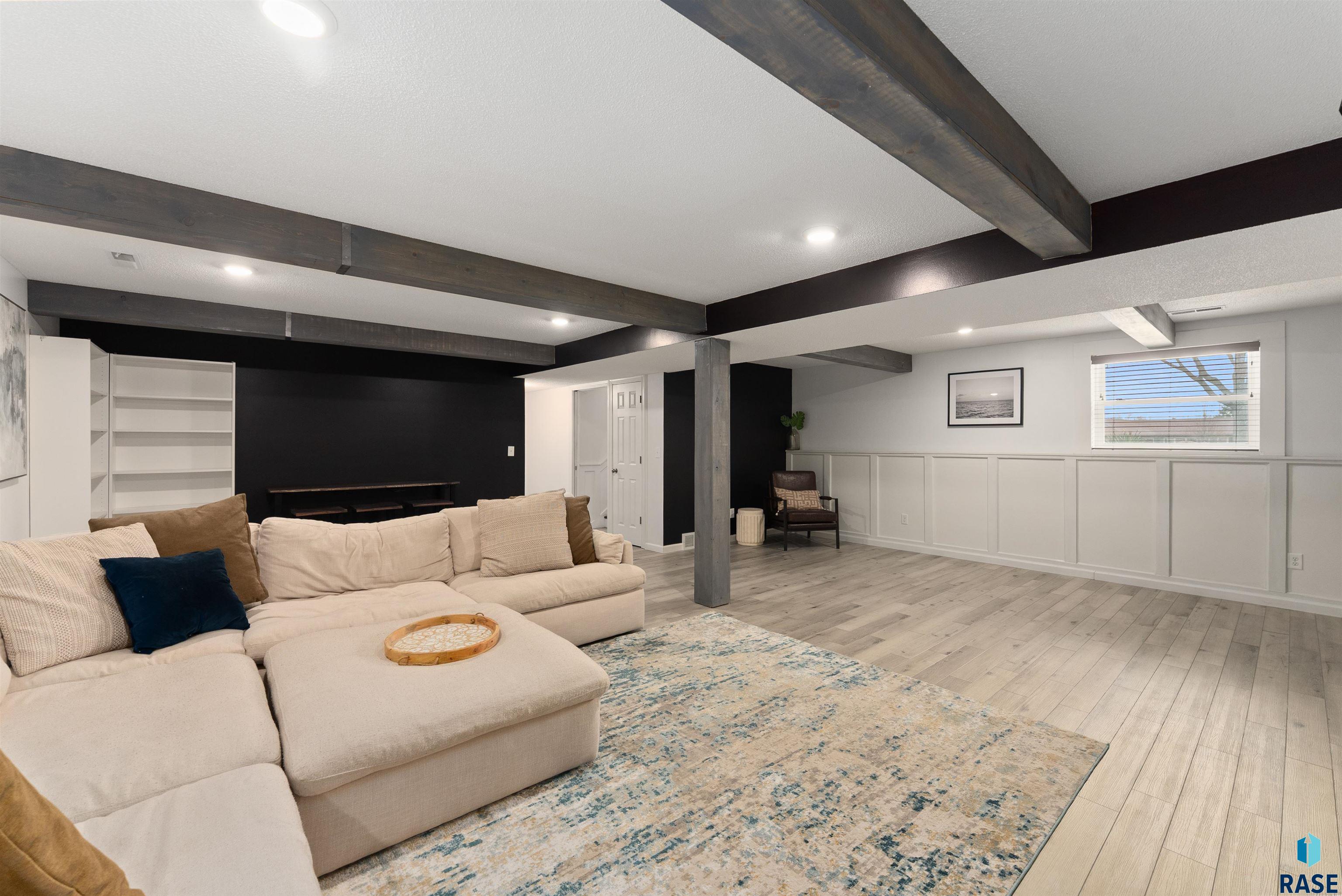 1123 E Plum Creek Cir