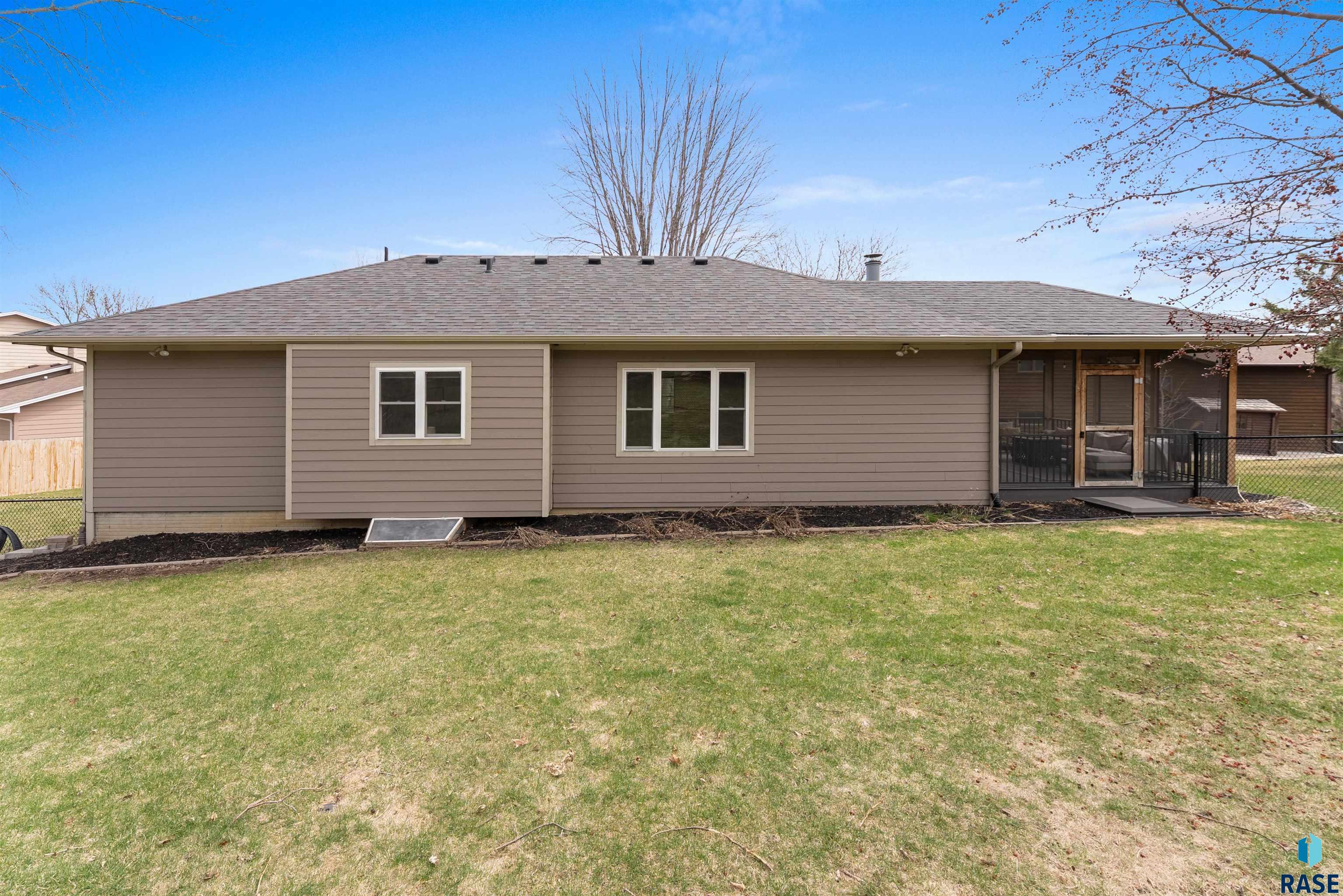 1123 E Plum Creek Cir