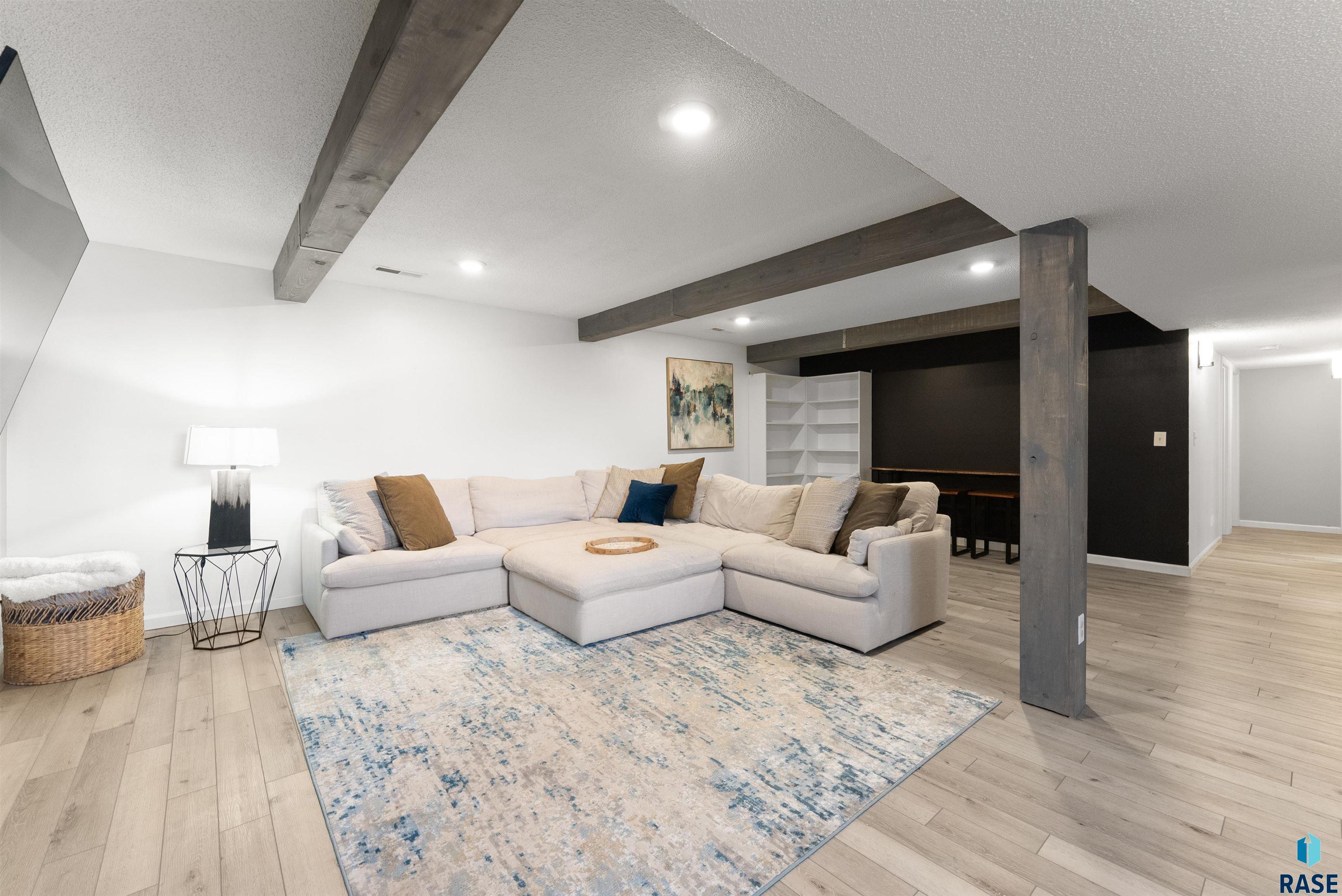 1123 E Plum Creek Cir