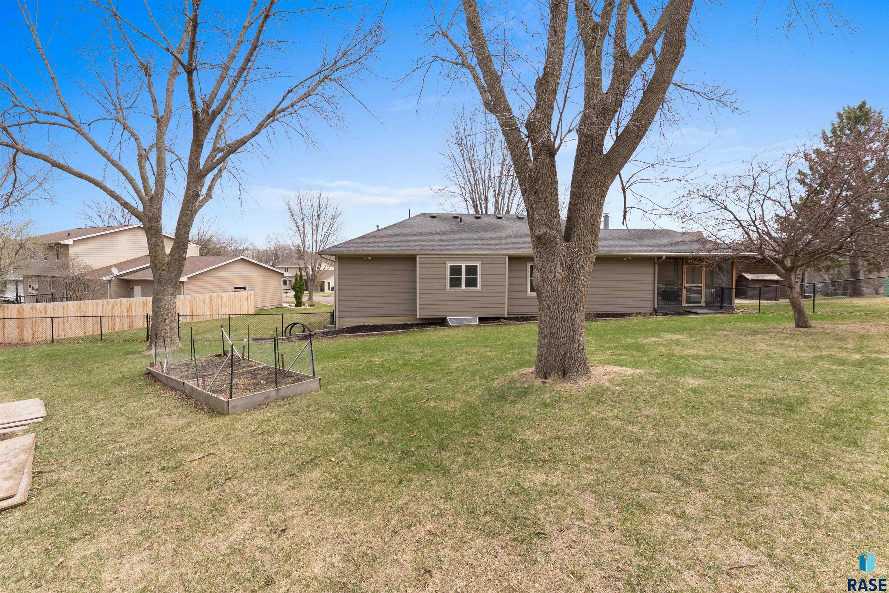 1123 E Plum Creek Cir