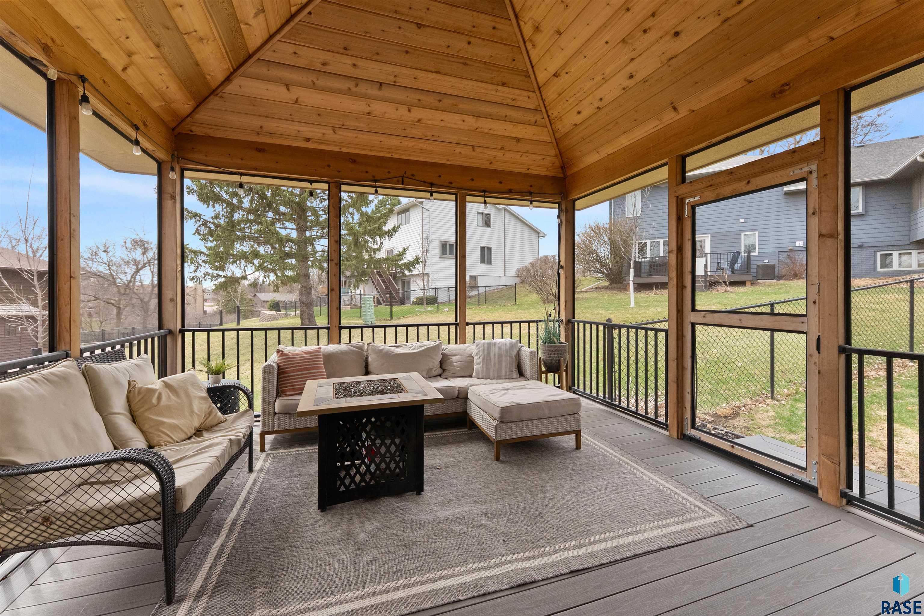 1123 E Plum Creek Cir