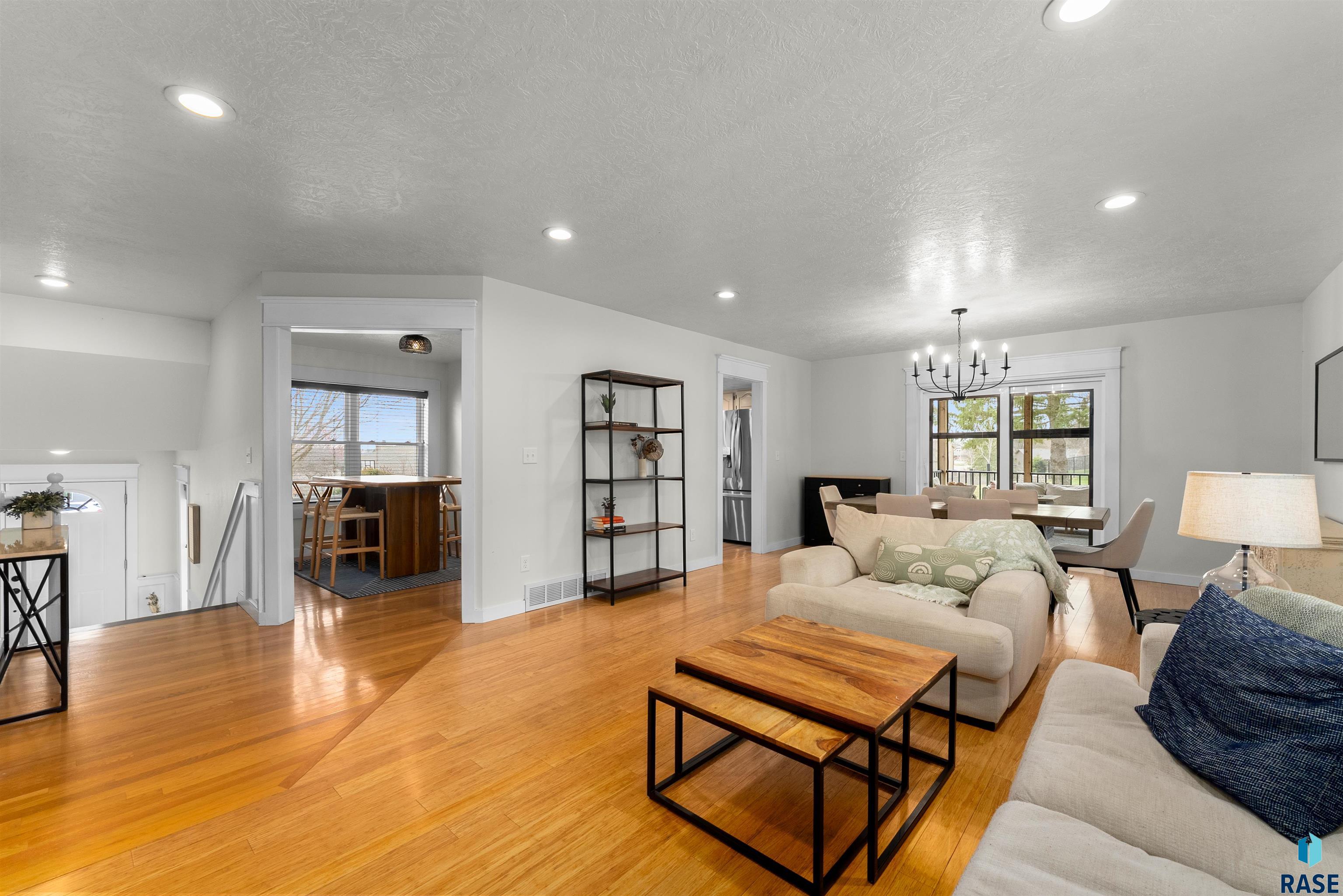 1123 E Plum Creek Cir