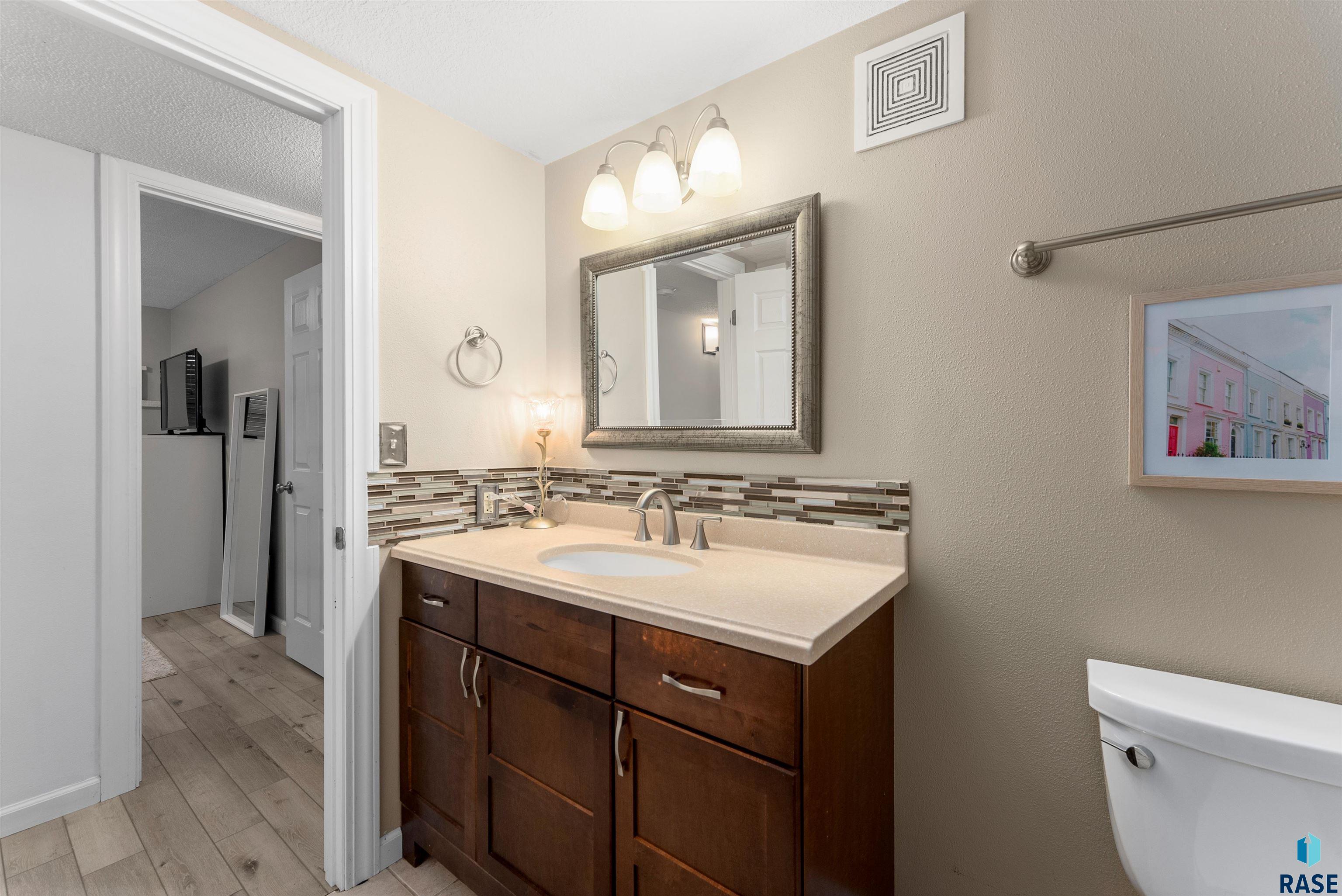 1123 E Plum Creek Cir