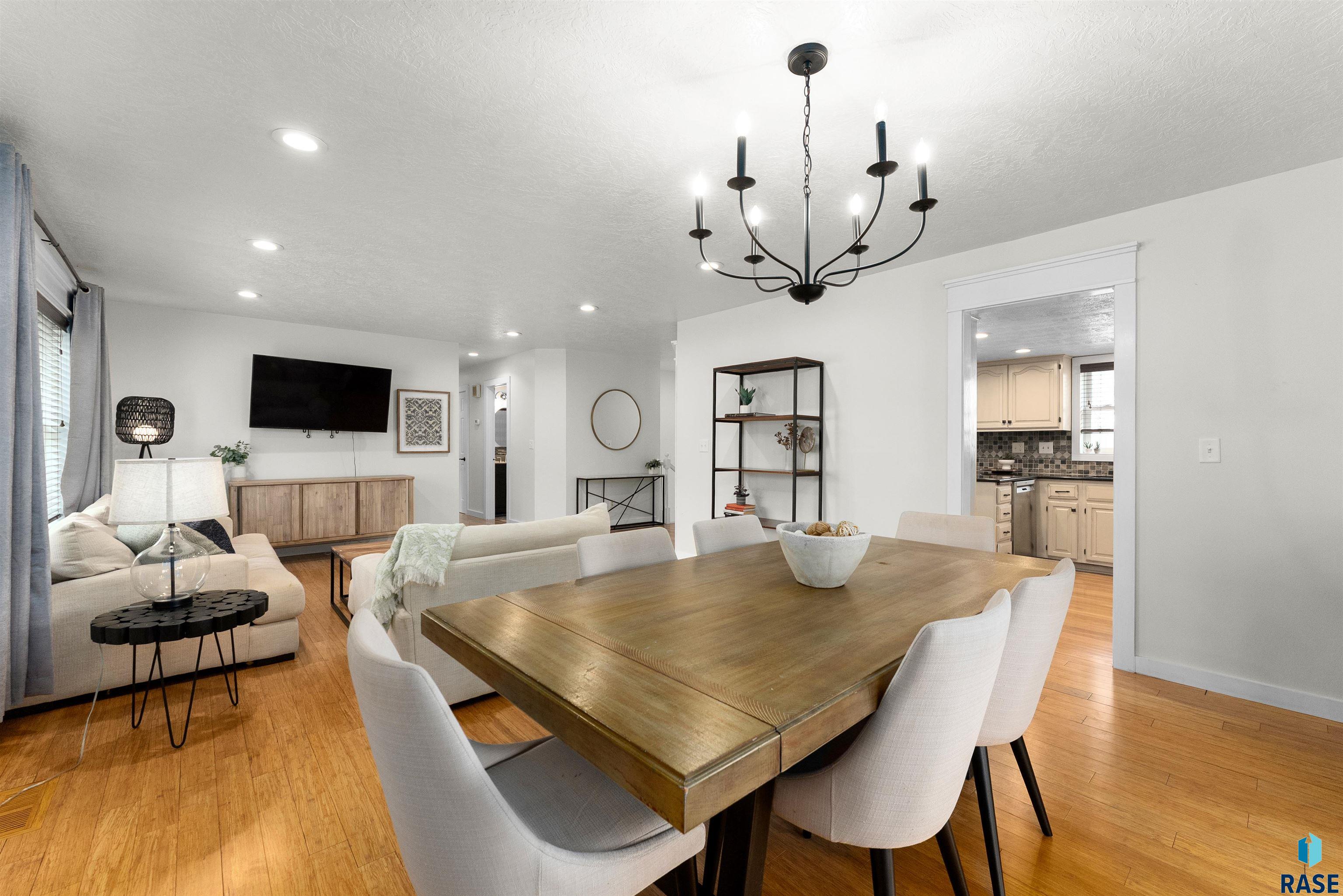 1123 E Plum Creek Cir