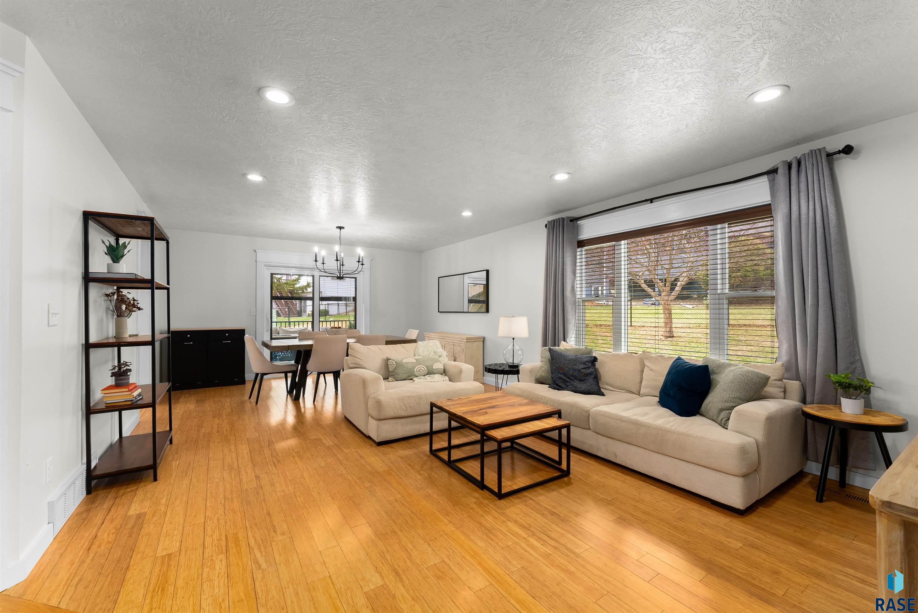 1123 E Plum Creek Cir