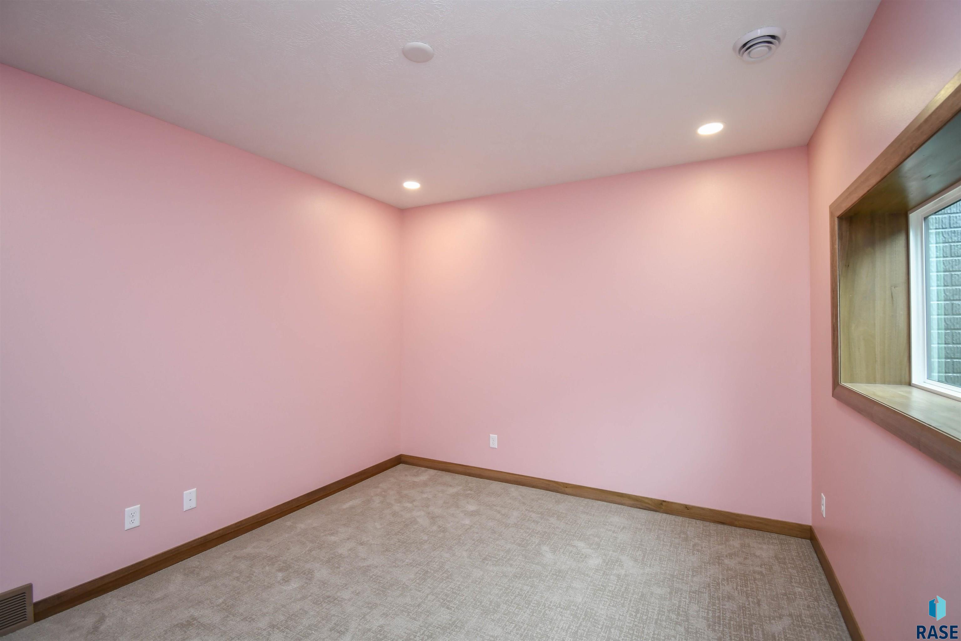 824 Almond Ave